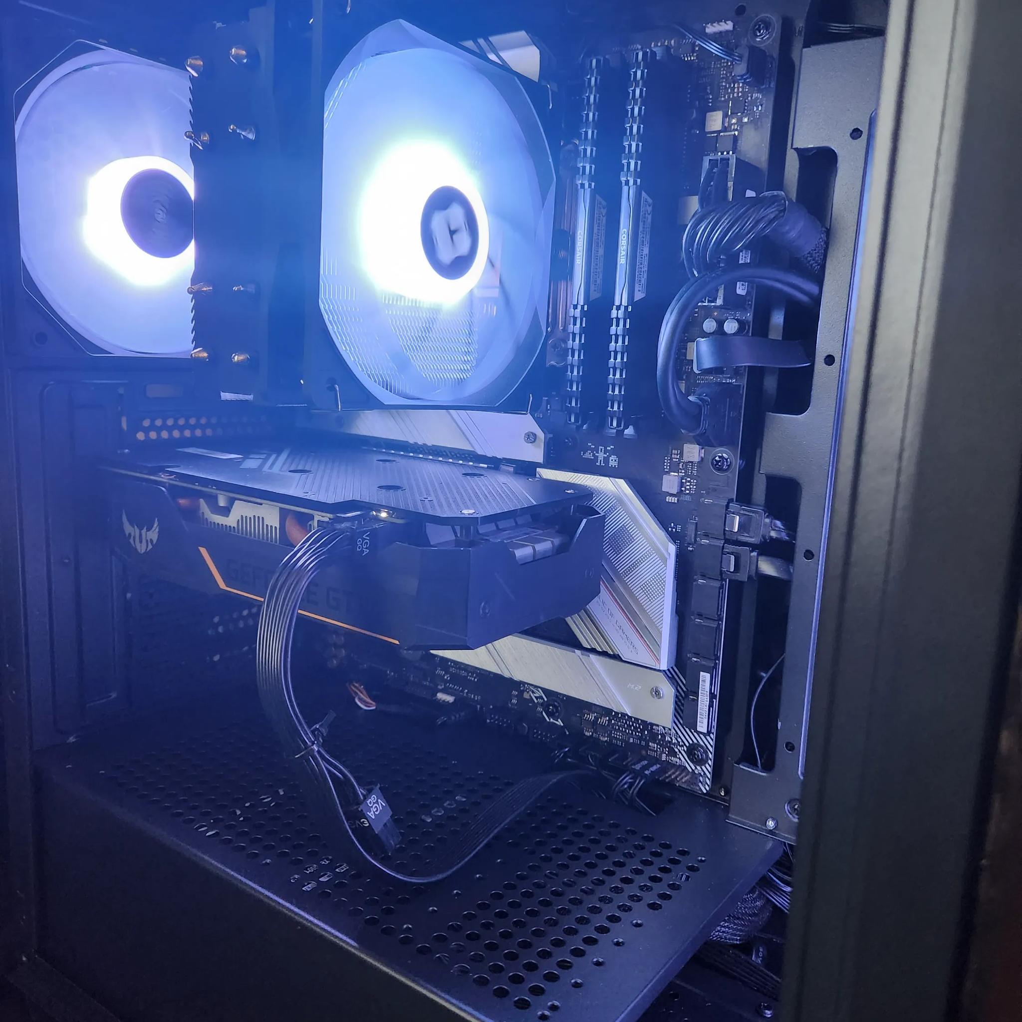 BLACK AND WHITE! 1660 SUPER Intro Gamer/ creator pc!