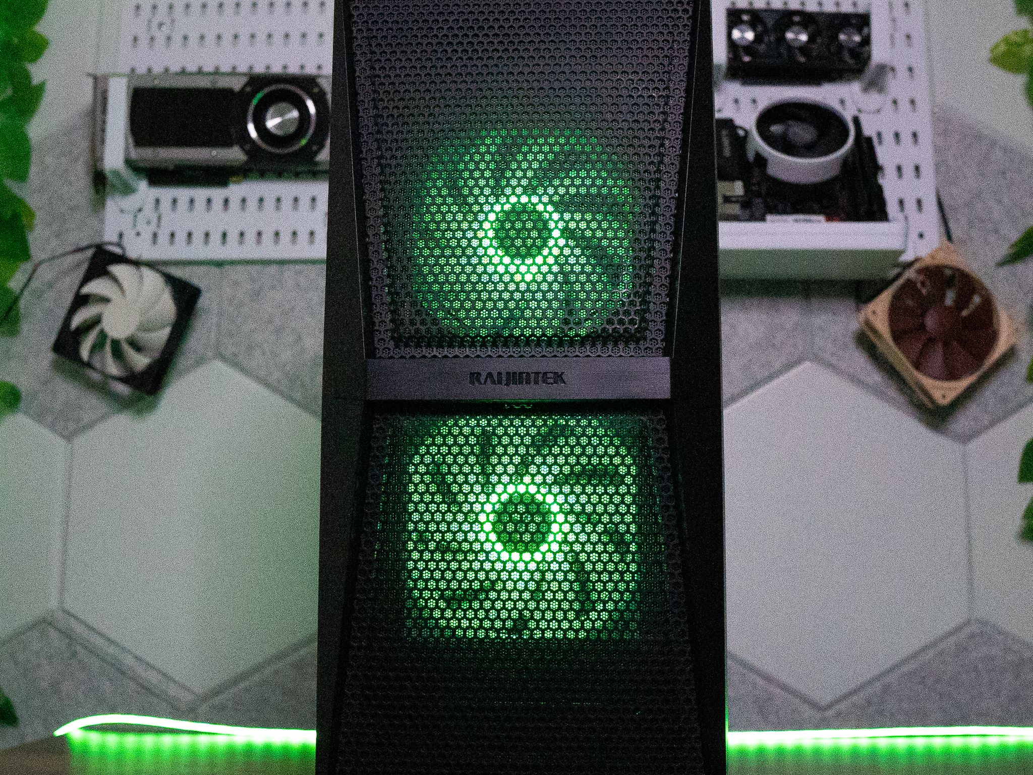 🍃🍃 | GTX 1080Ti 11GB | INTEL i7 8700K | 32GB DDR4 RAM | 1TB | Mint Guardian