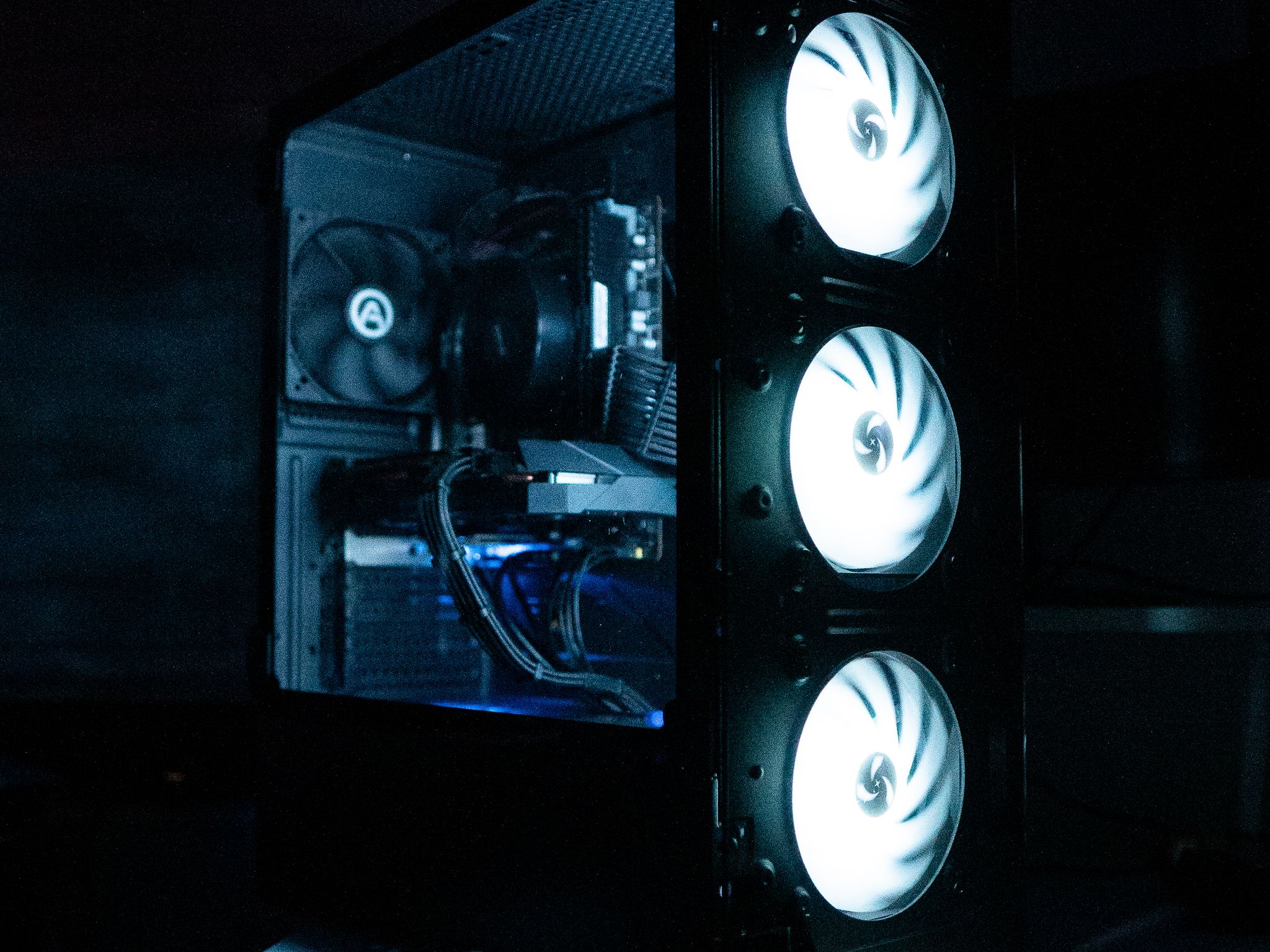 ⚫⚪ | RTX 2060 OC | RYZEN 5 3500X | 16GB DDR4 RAM | 256GB NVME SSD + 500GB HDD | Stealth Achiever