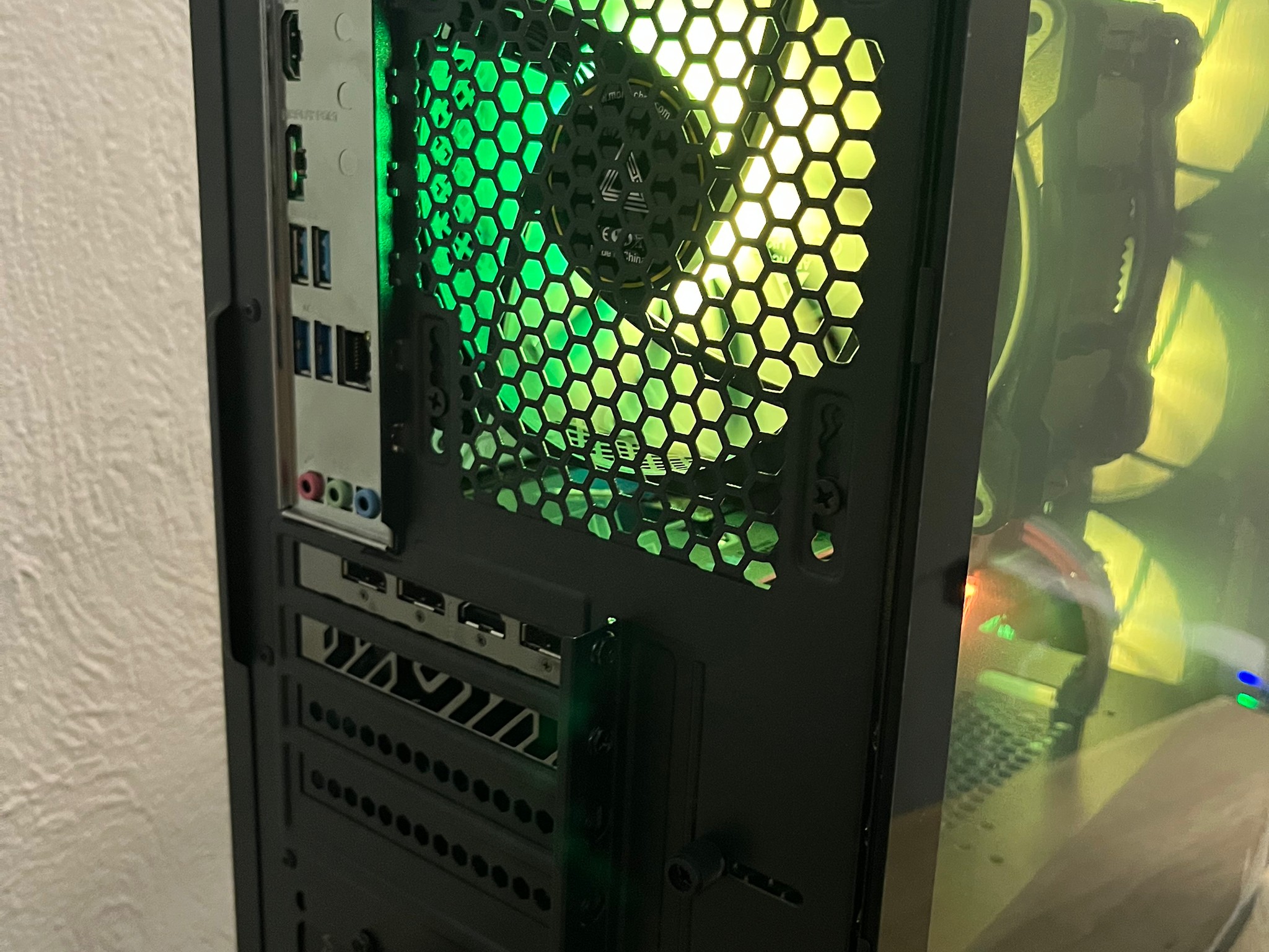 Stealthy Banger V3 - i5 11600K w/ RX 6600XT