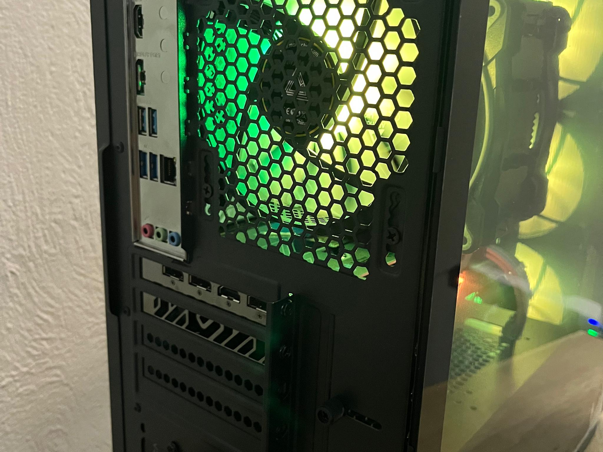 Stealthy Banger V3 - i5 11600K w/ RX 6600XT