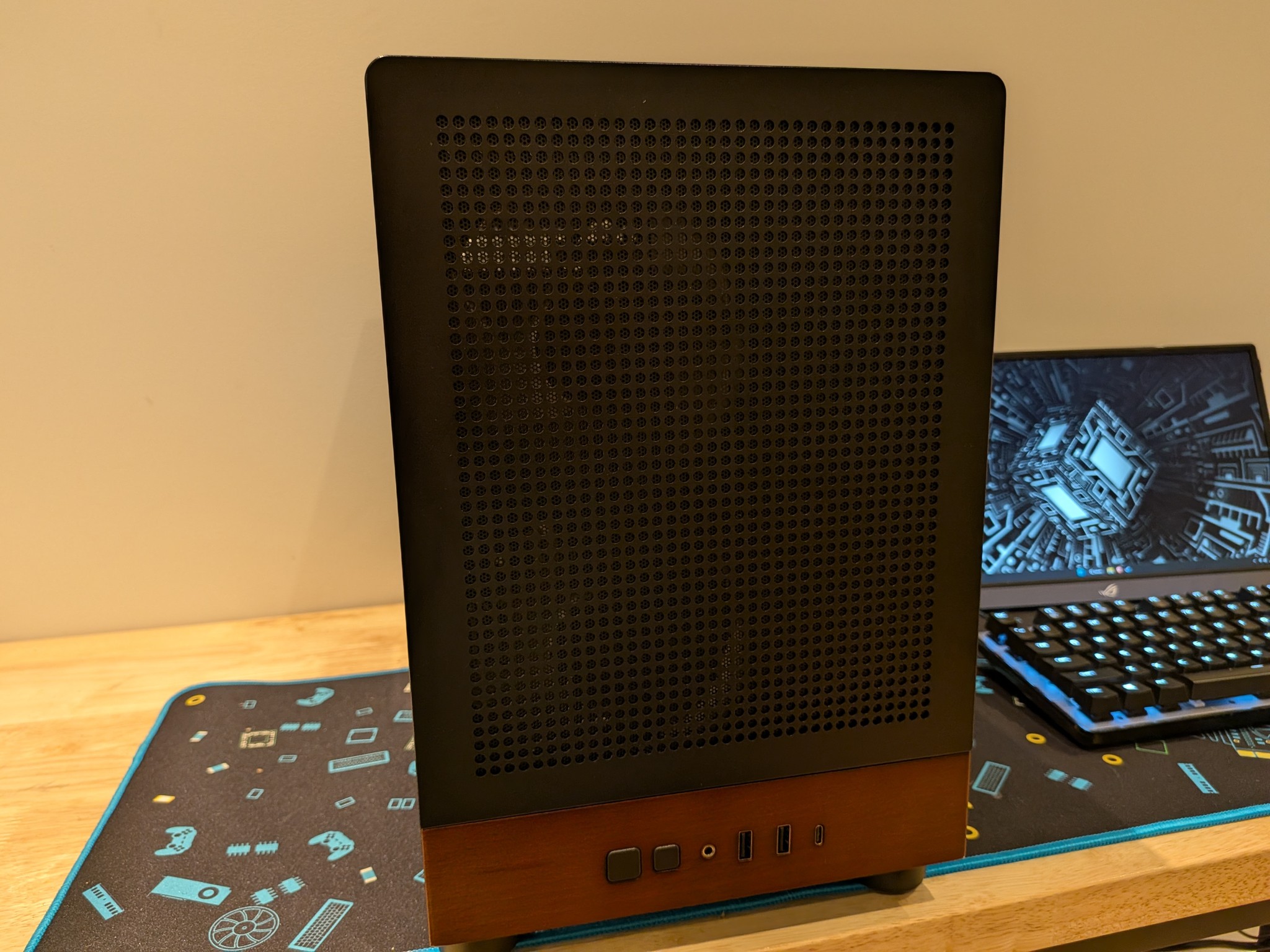 1440p Forest Blackout - RTX 5070, Ryzen 5 7600X3D, 32 GB DDR5 RAM, 2 TB Gen 4 NVME