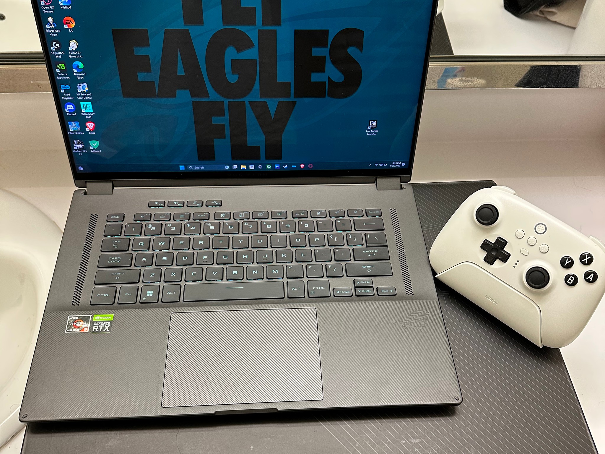 Asus ROG Flow X16 (2022) + Accessories 