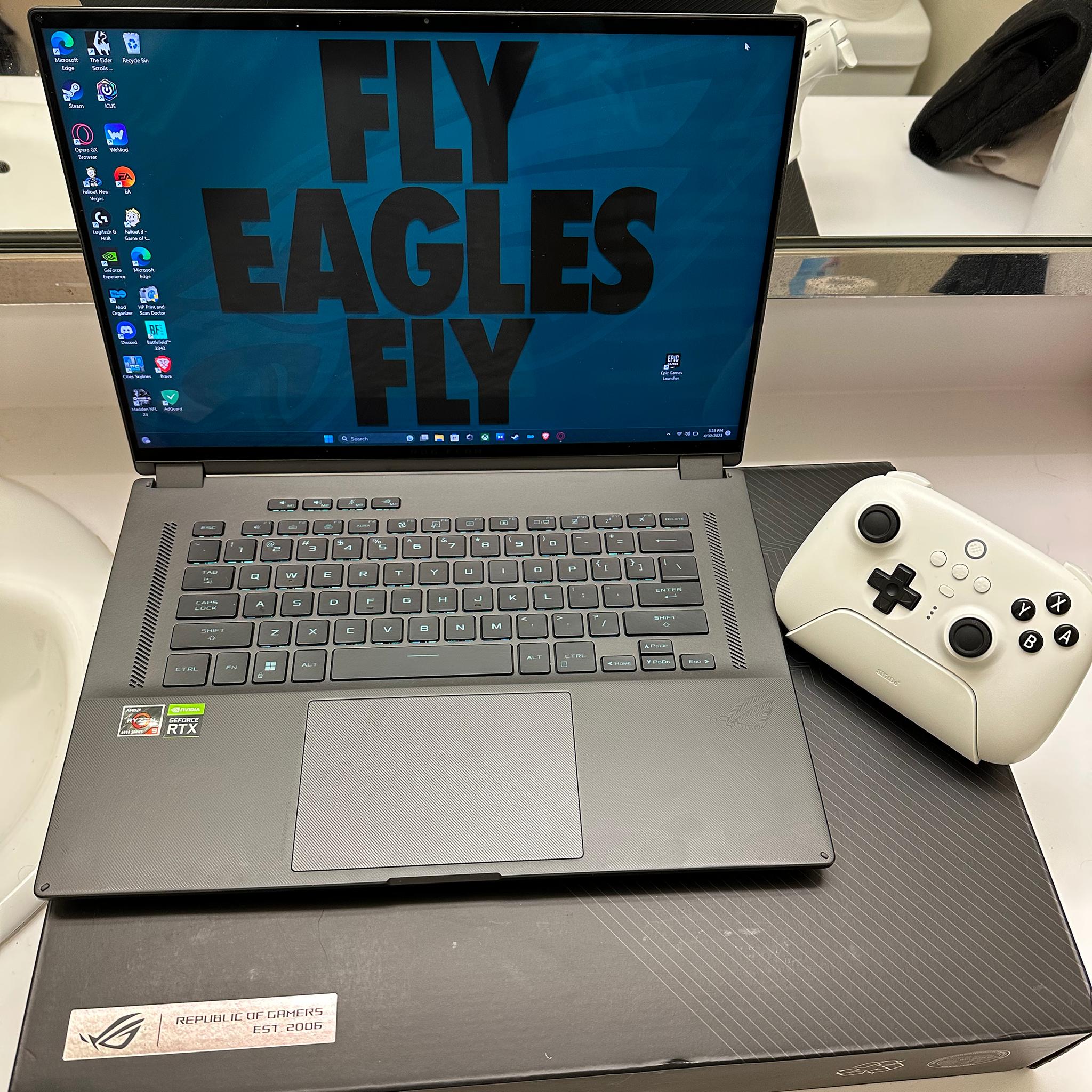 Asus ROG Flow X16 (2022) + Accessories 