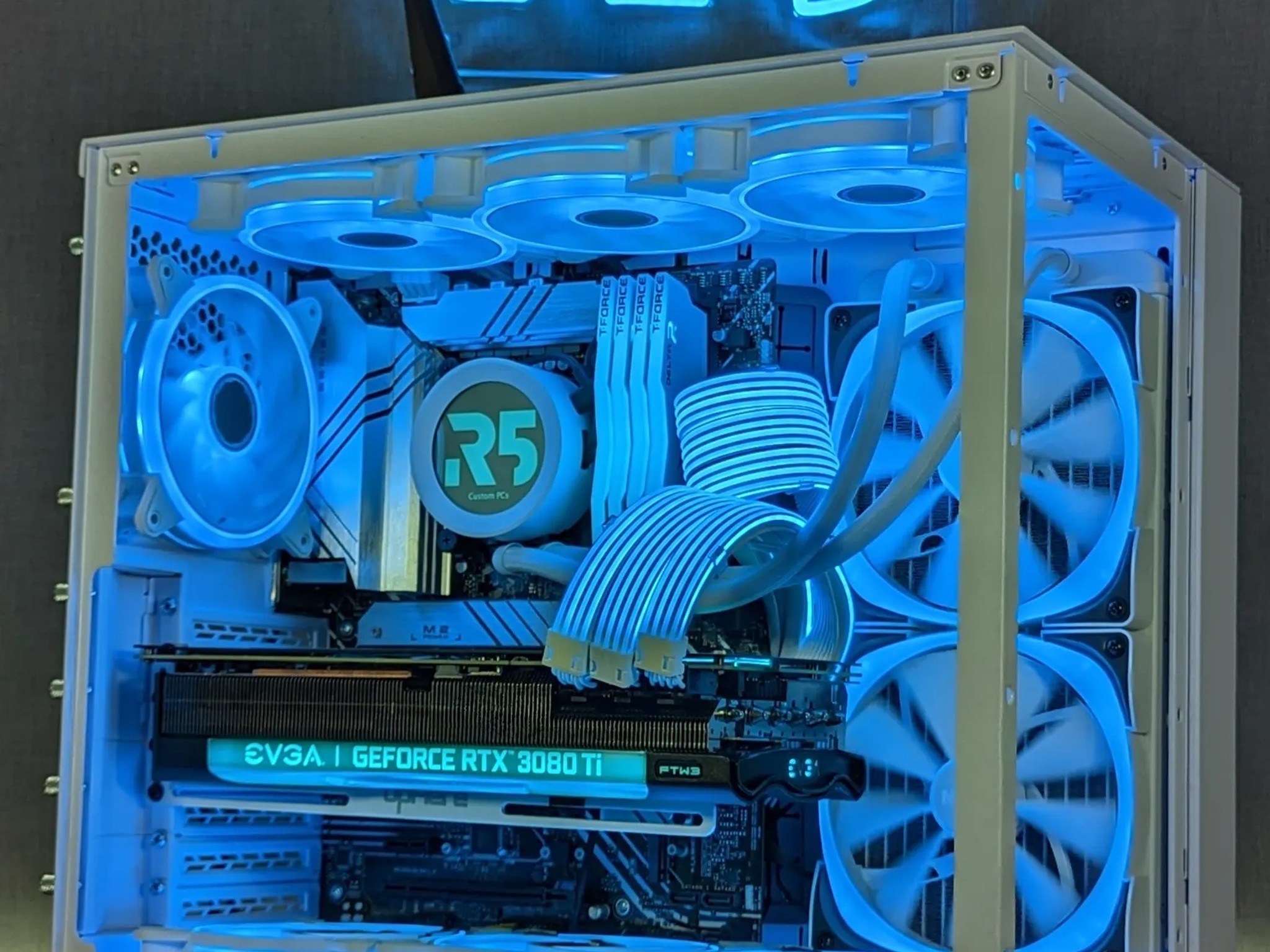 RTX 3080ti 12GB // i9 12900KF // 32GB 3600Mhz DDR4 // 2TB Gen4 NVMe // WiFi