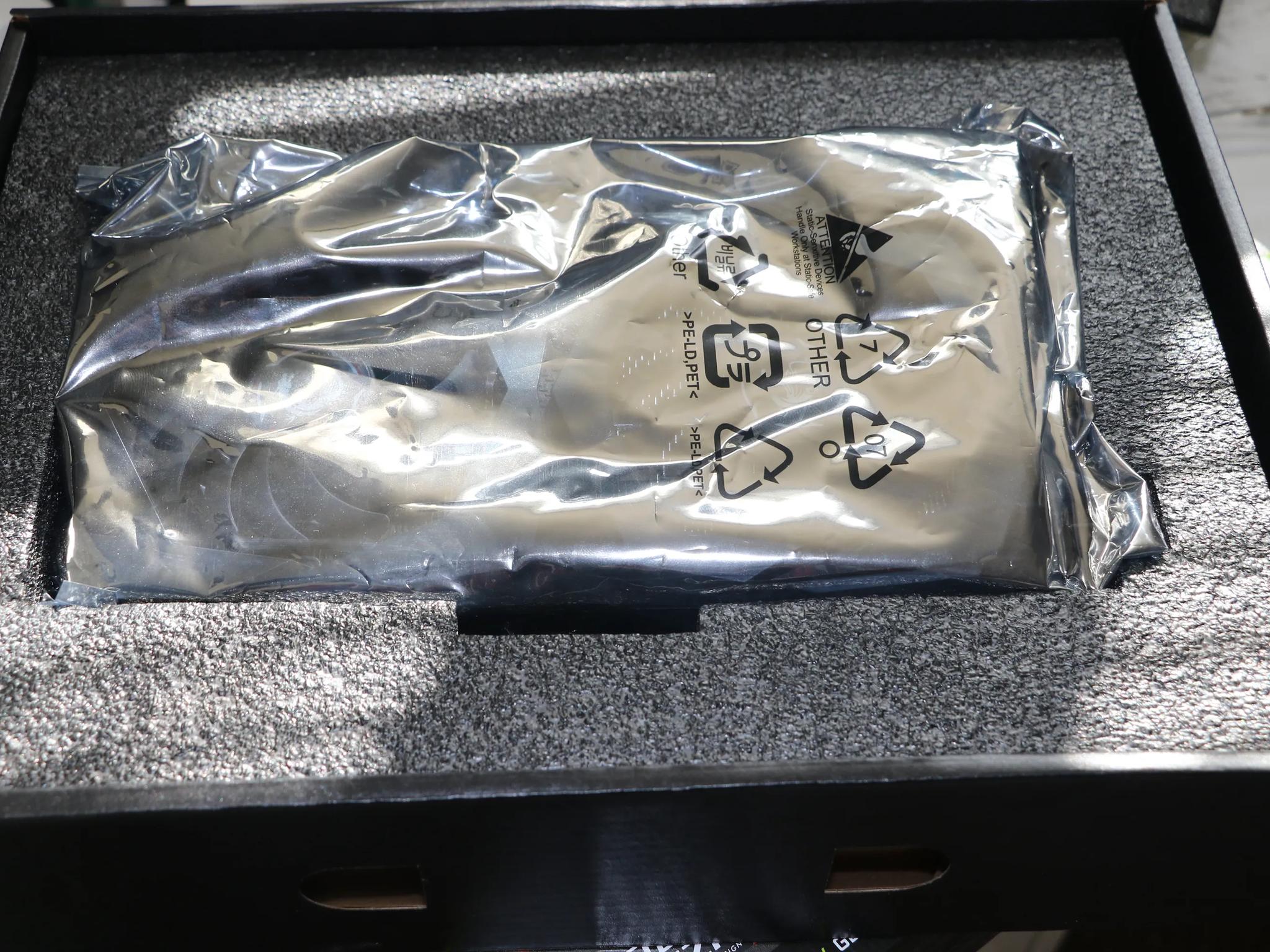 msi 2060 like new - original box