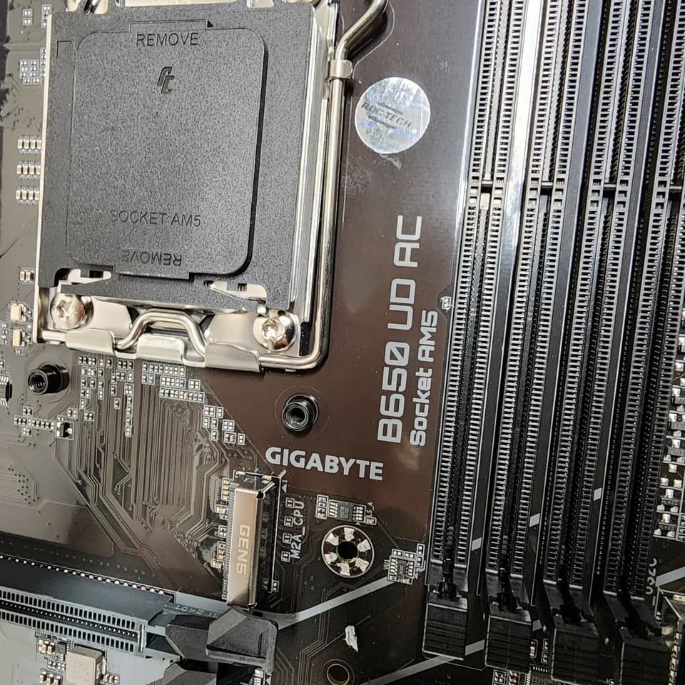 UPDATED BIOS GIGABYTE B650 UD AC WIFI DDR5 AM5 ATX MOTHERBOARD