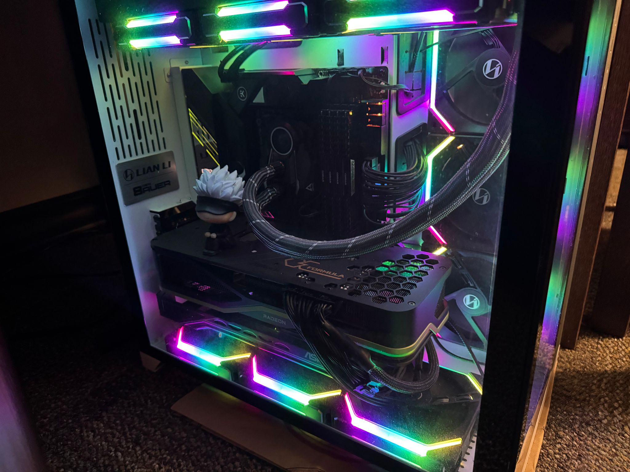 Ryzen 9 5900X | RX 6900 XT | 32GB DDR4 (3600 MT/s) | 1 TB + 250GB SSD | 850W Plat PSU | LianLi O11-D