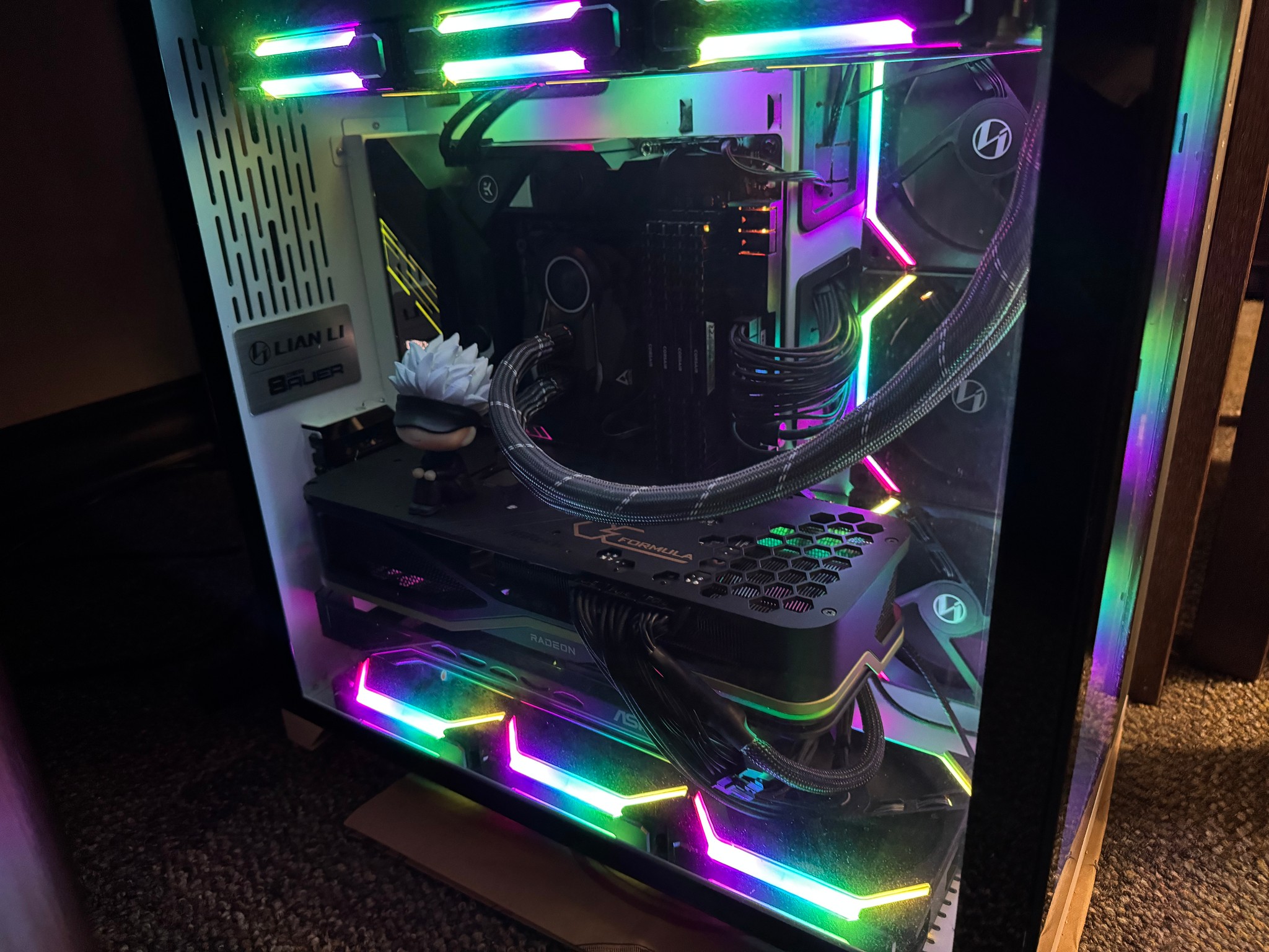 Ryzen 9 5900X | RX 6900 XT | 32GB DDR4 (3600 MT/s) | 1 TB + 250GB SSD | 850W Plat PSU | LianLi O11-D