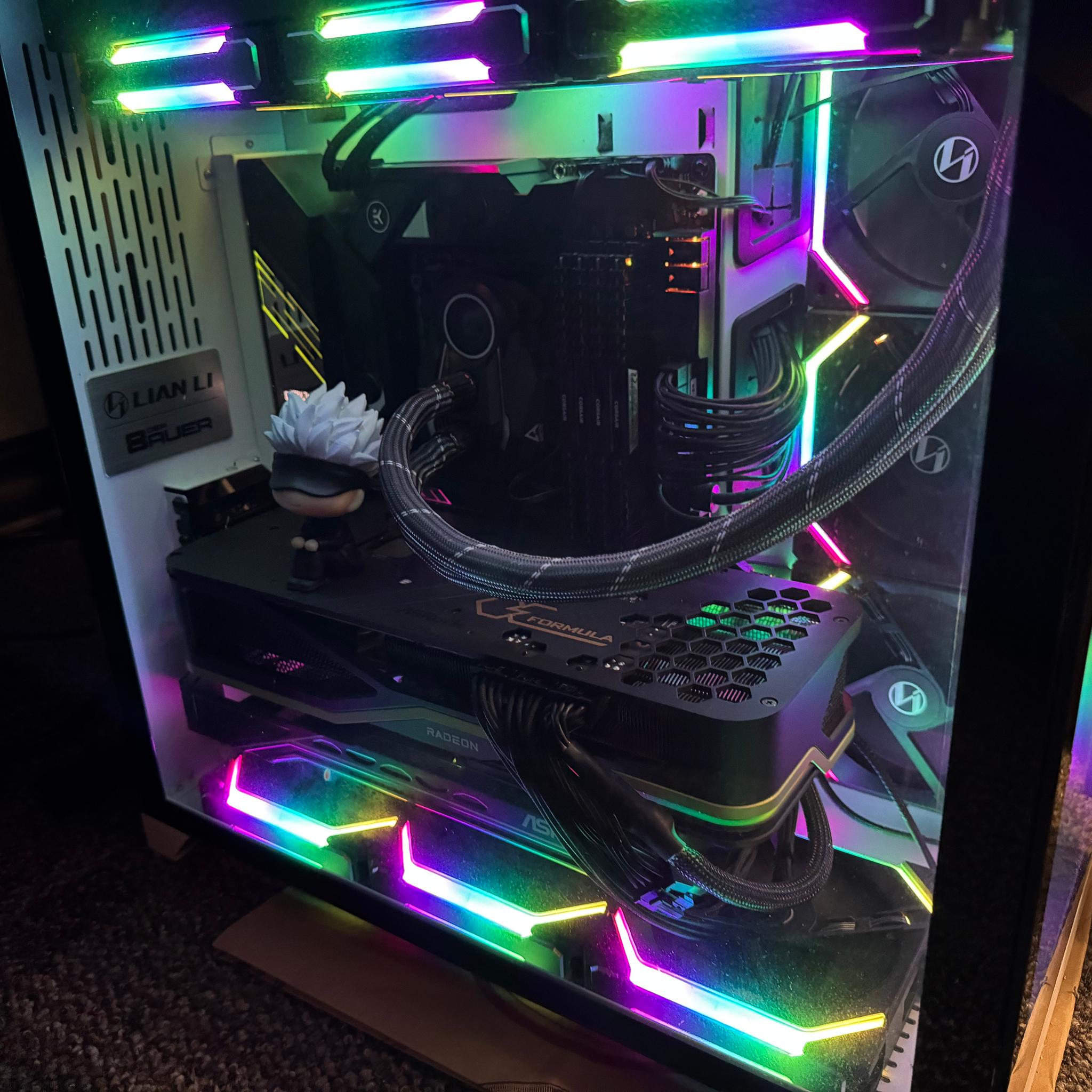 Ryzen 9 5900X | RX 6900 XT | 32GB DDR4 (3600 MT/s) | 1 TB + 250GB SSD | 850W Plat PSU | LianLi O11-D