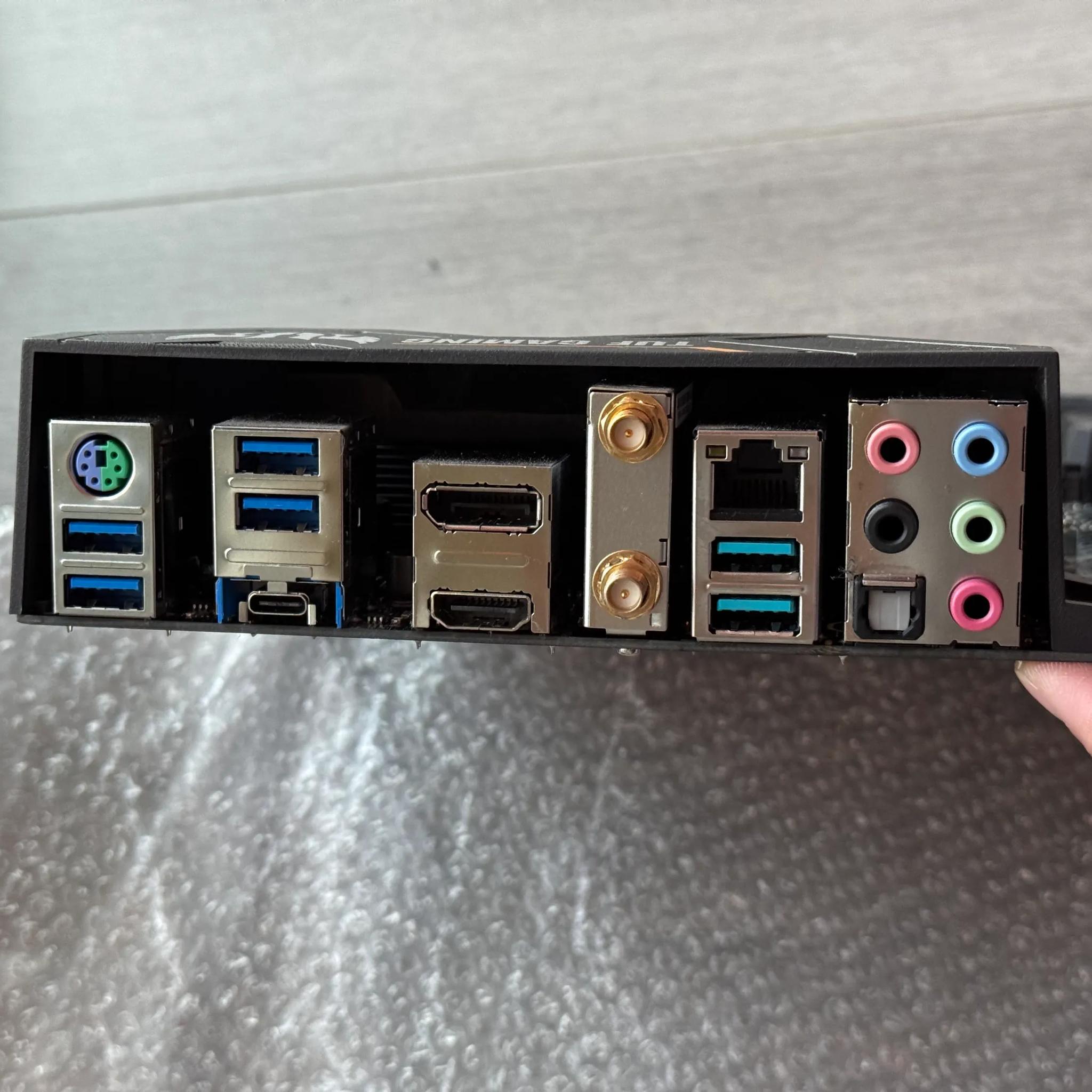 AMD Ryzen 7 3700X and ASUS TUF GAMING X570-PLUS (WI-FI)