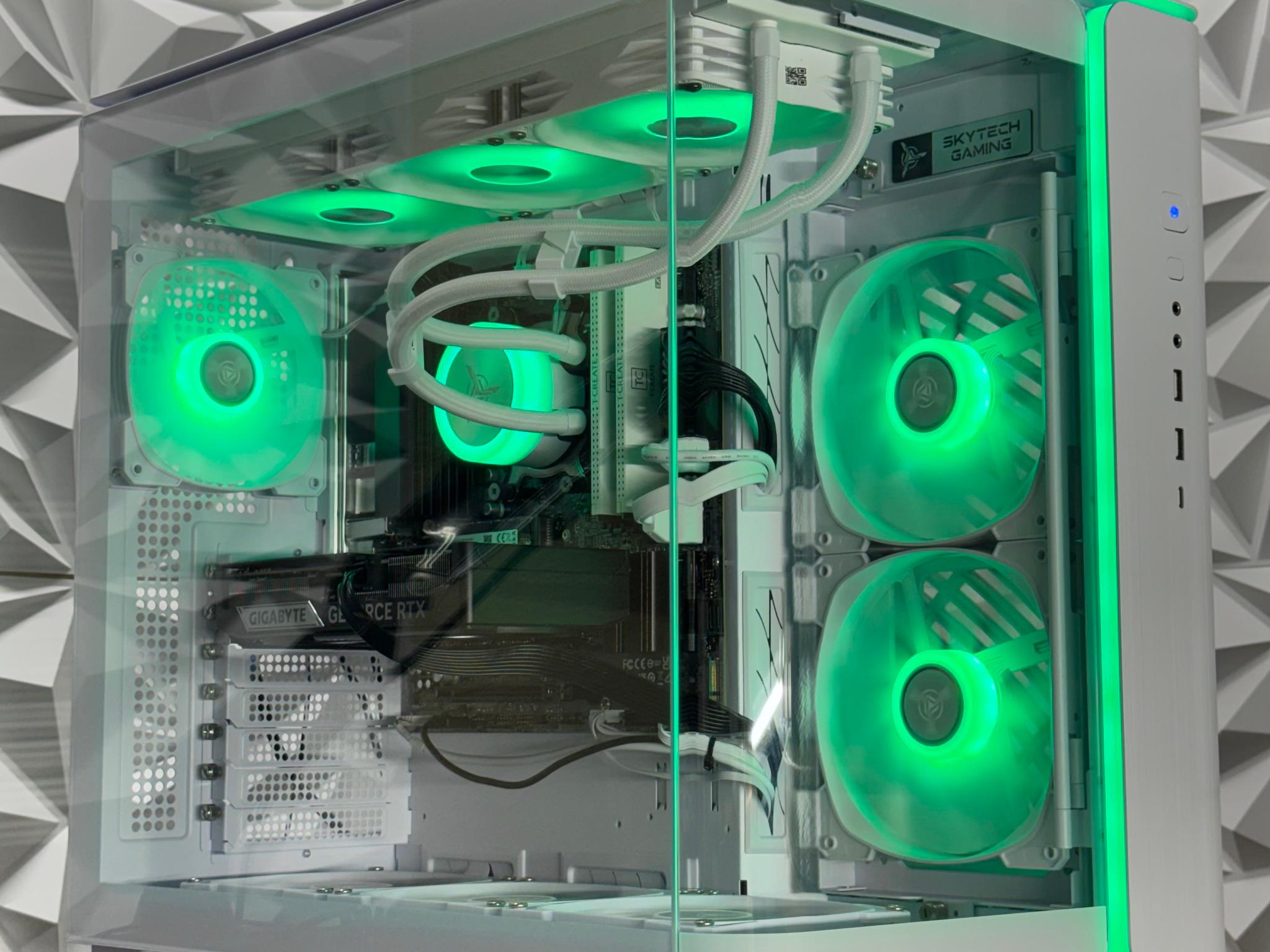 Ryzen 7 9700x / RTX 5060 ti 16GB / 16GB DDR5 Ram / 1Tb storage / Windows 11