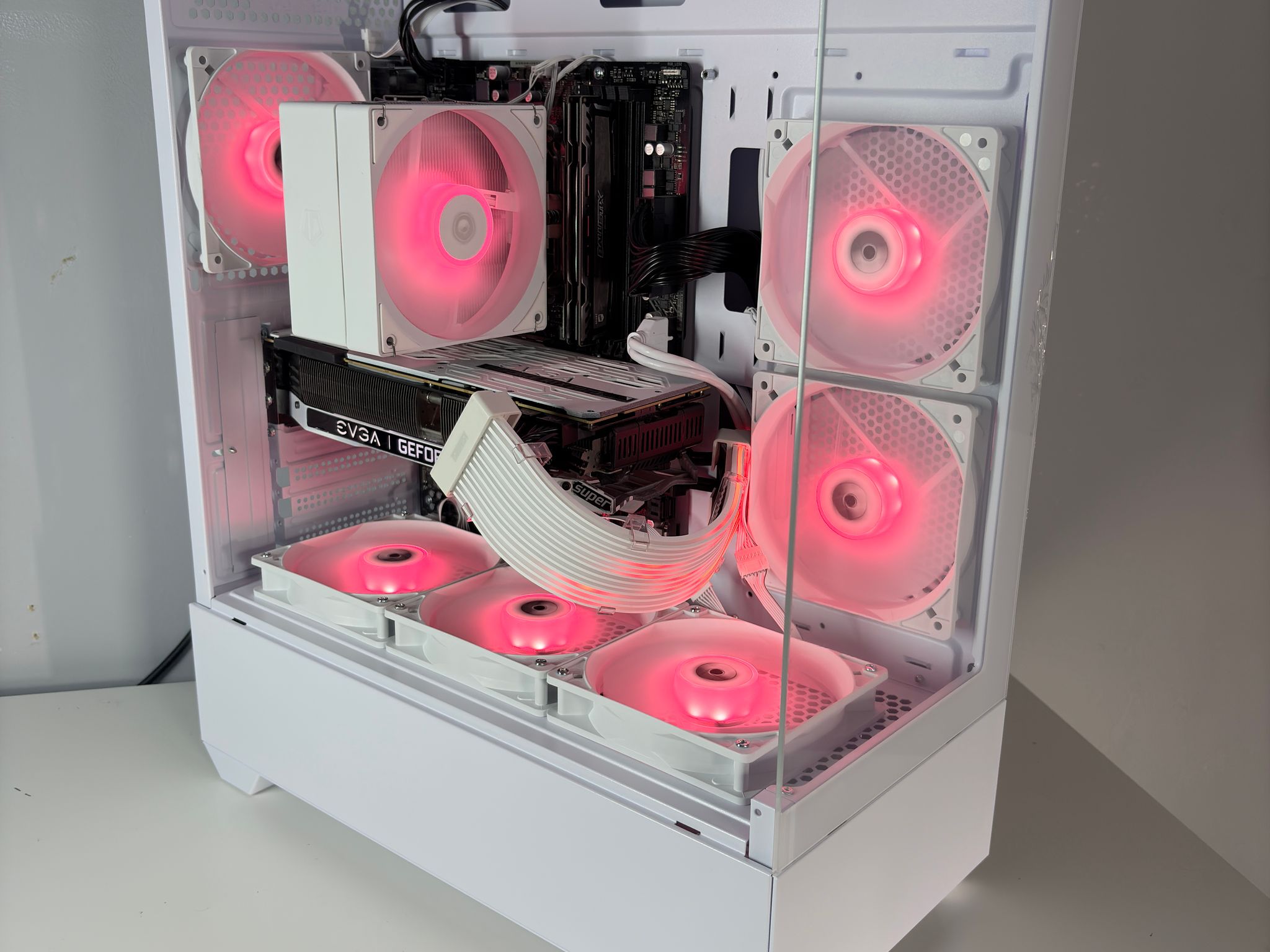 White Gaming PC Build / Ryzen 5 + 2070Super / SSD / Ready to play!