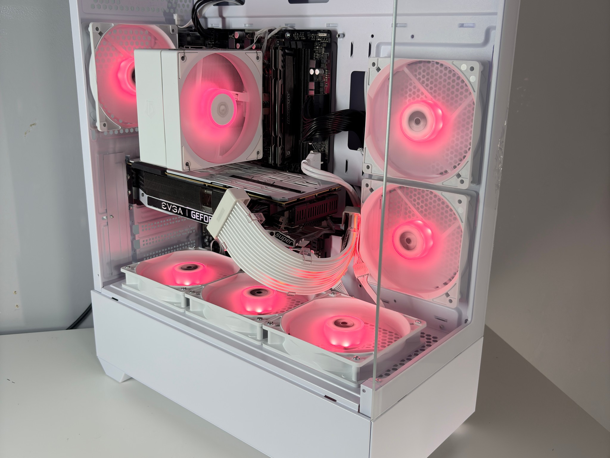 White Gaming PC Build / Ryzen 5 + 2070Super / SSD / Ready to play!