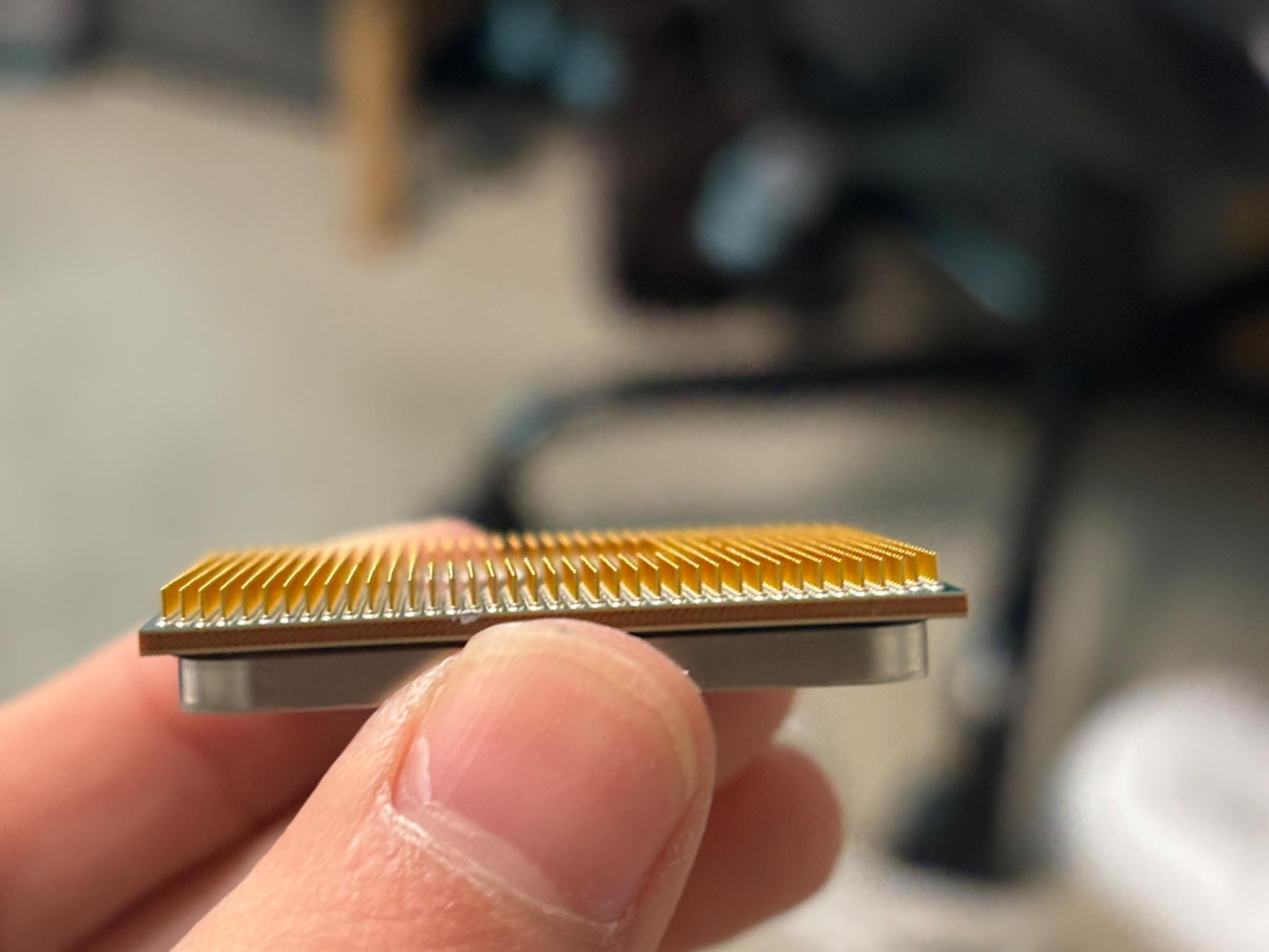 AMD RYZEN 5 5600 includes fan