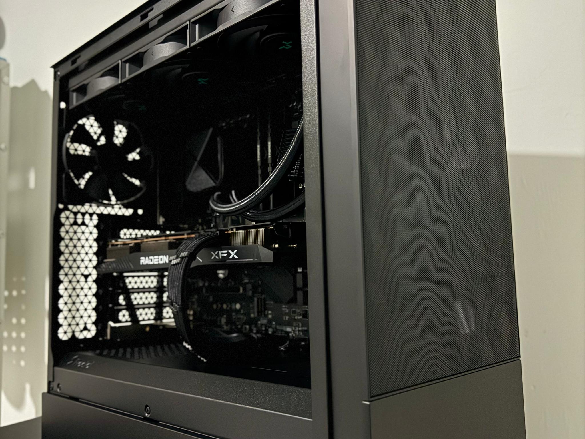 AntiRGB 6700XT / 5600X ALL BLACK GAMING PC