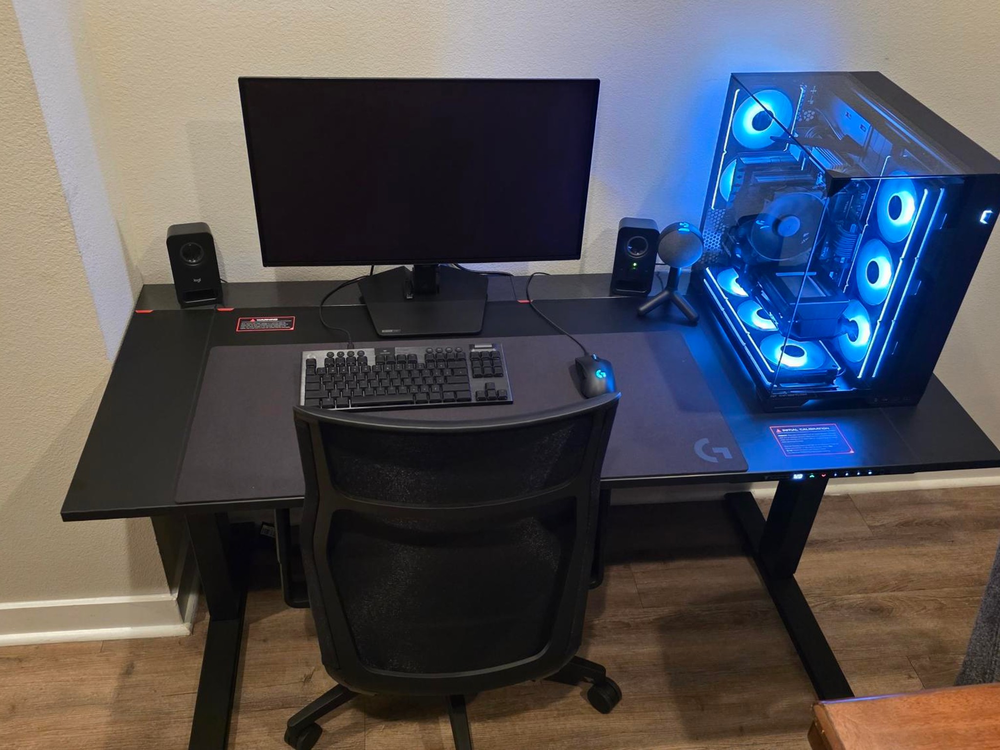 Radeon RX 9070 XT Custom Gaming PC - Ryzen 7 9800X3D, 32GB RAM
