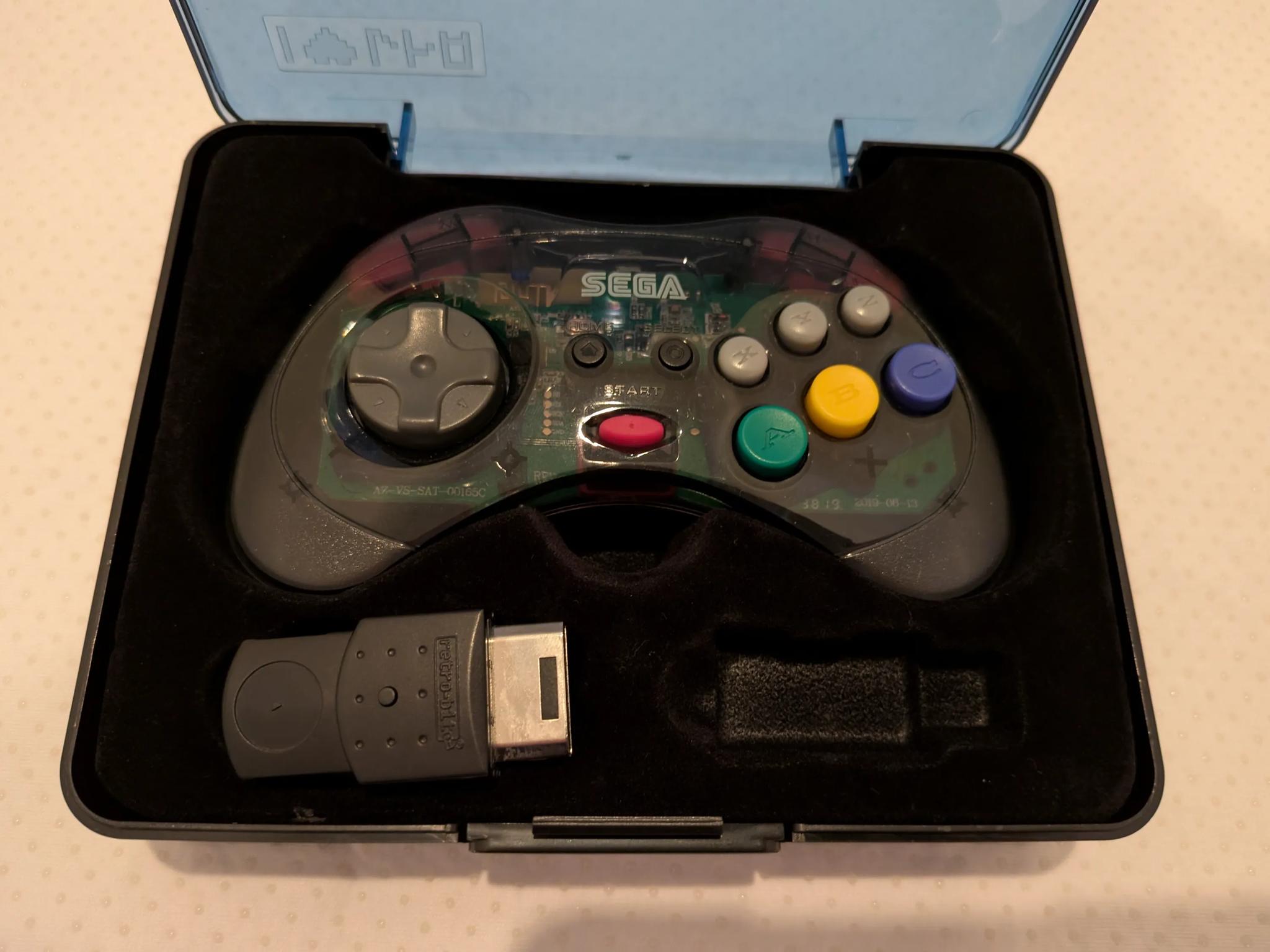 Retro-Bit Sega Saturn 8-Button 2.4GHz Wireless Arcade Pad