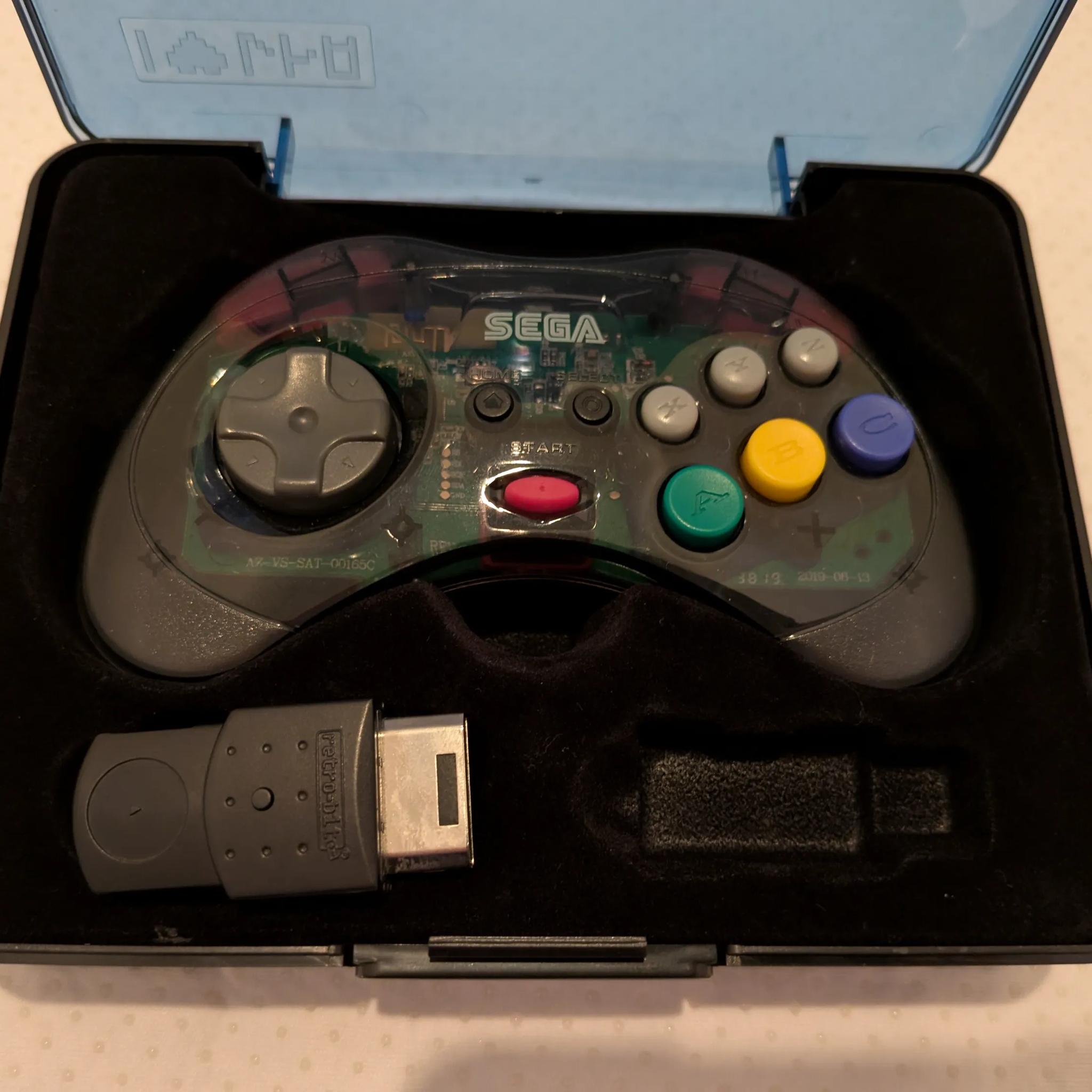 Retro-Bit Sega Saturn 8-Button 2.4GHz Wireless Arcade Pad