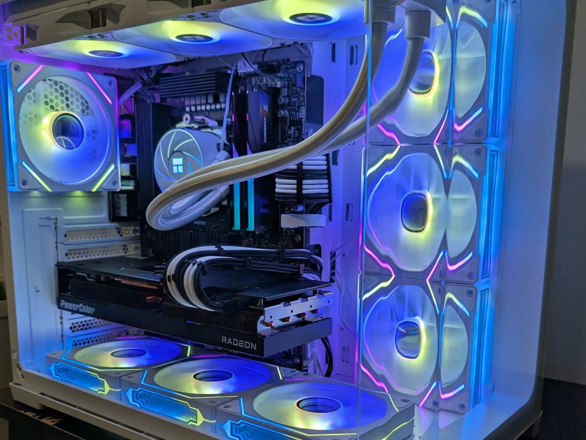 Ryzen 7 9700x | RX 7800 XT | 32 GB DDR5 6000 | 1 TB NVME | Liquid Cooled