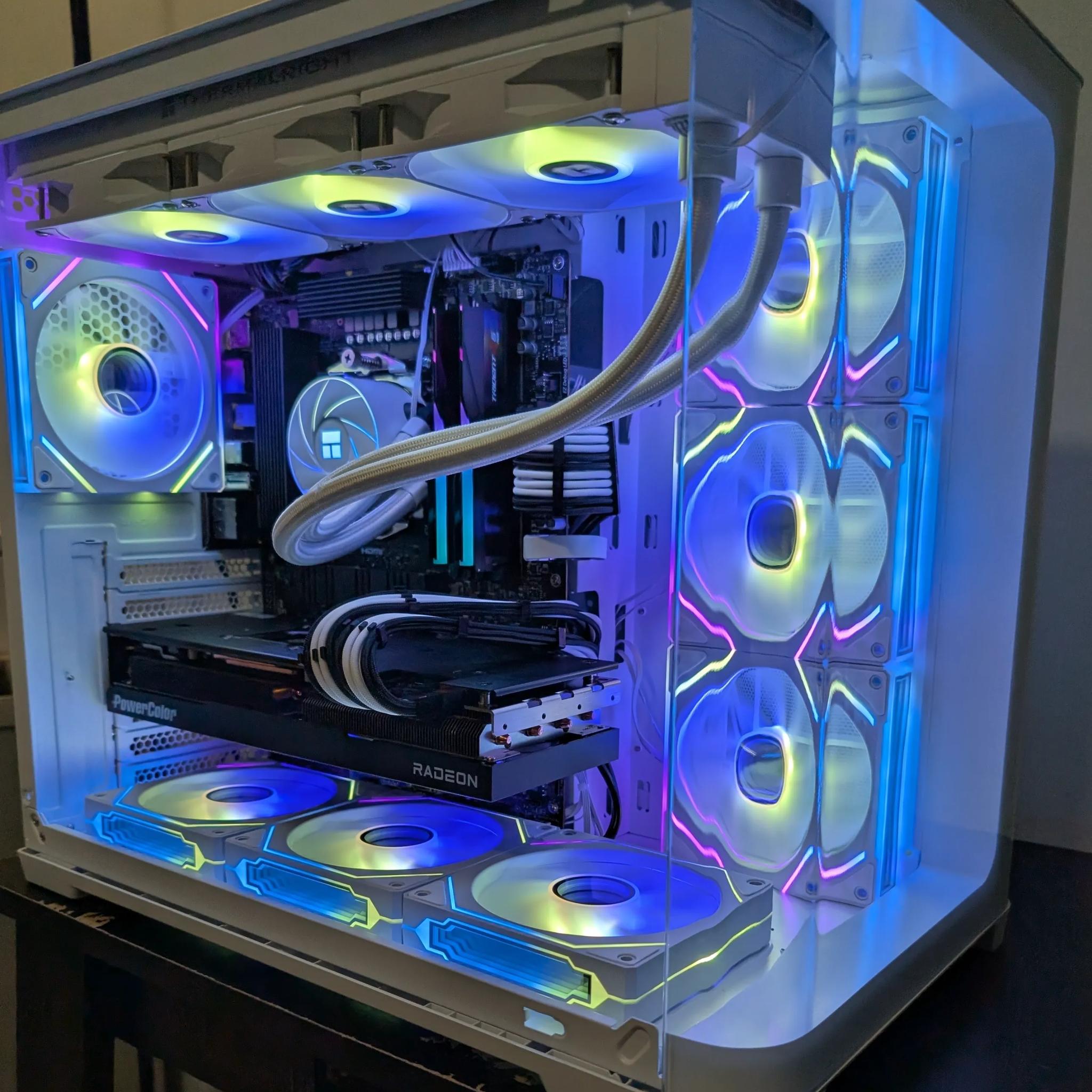 Ryzen 7 9700x | RX 7800 XT | 32 GB DDR5 6000 | 1 TB NVME | Liquid Cooled