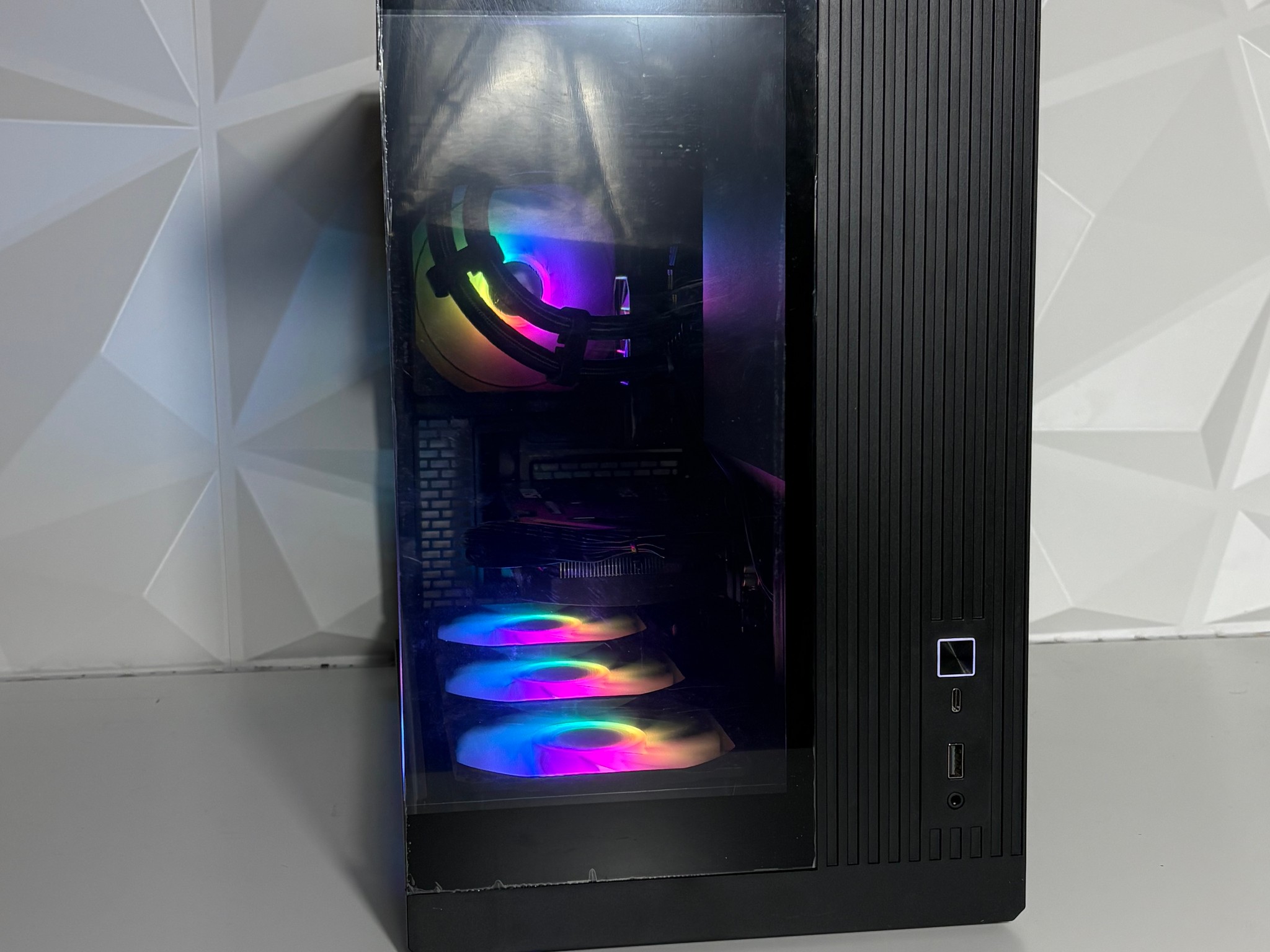 EXT View 70X Lite - Ryzen 5 5500, RTX 5050 8GB, 32GB DDR4 Ram, 1TB SSD