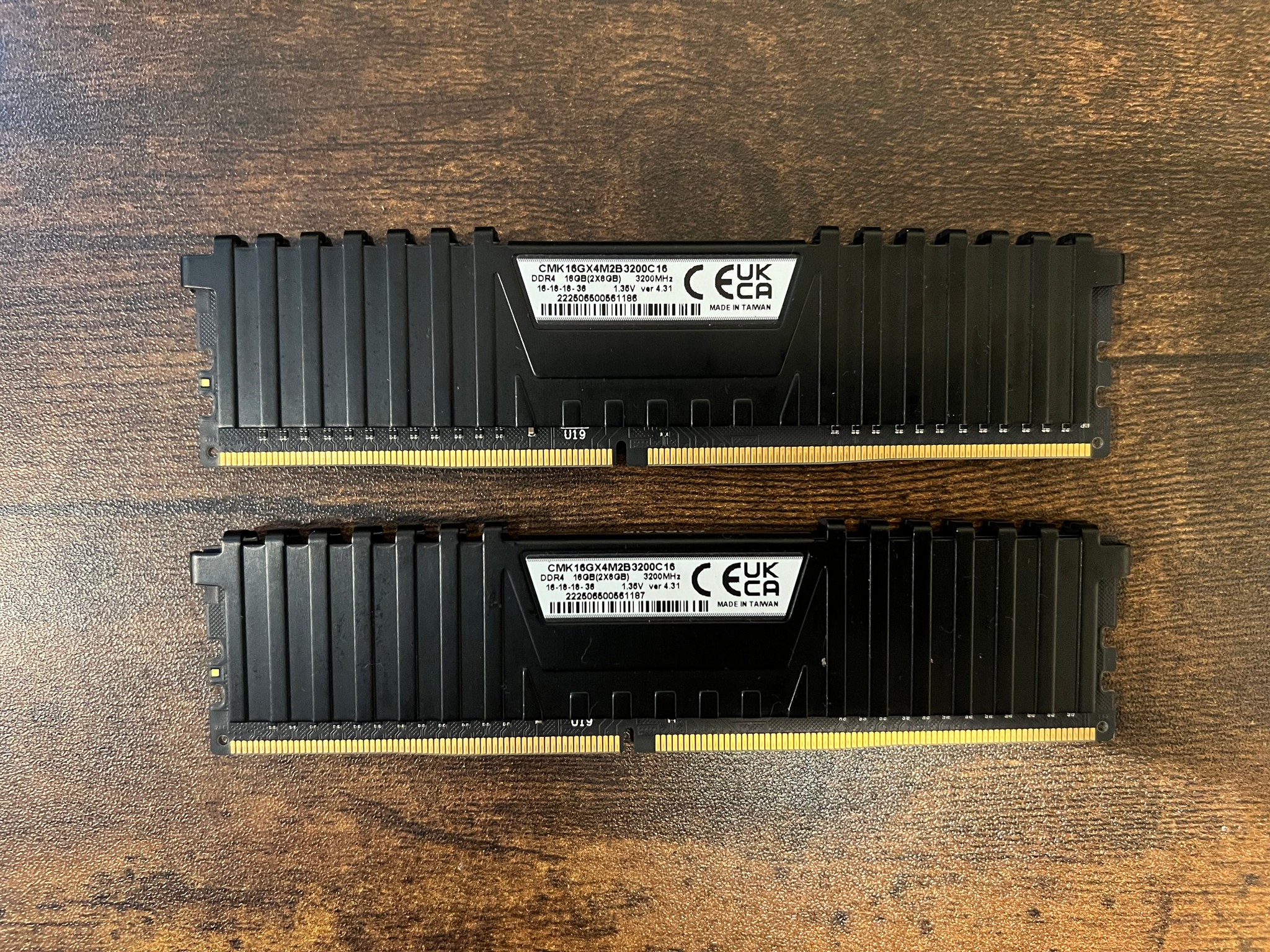 16GB (2x8GB) DDR4-3200MHz CL16 Corsair Vengeance LPX RAM Memory