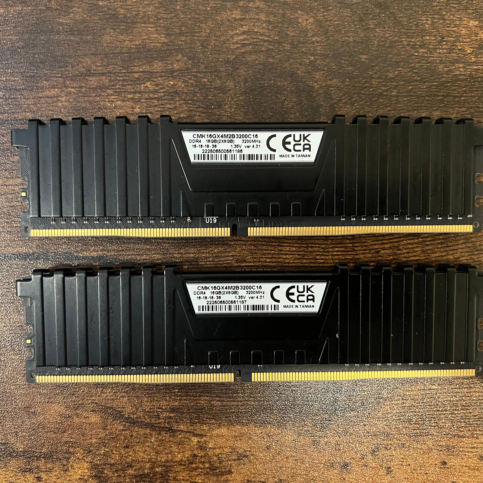 16GB (2x8GB) DDR4-3200MHz CL16 Corsair Vengeance LPX RAM Memory