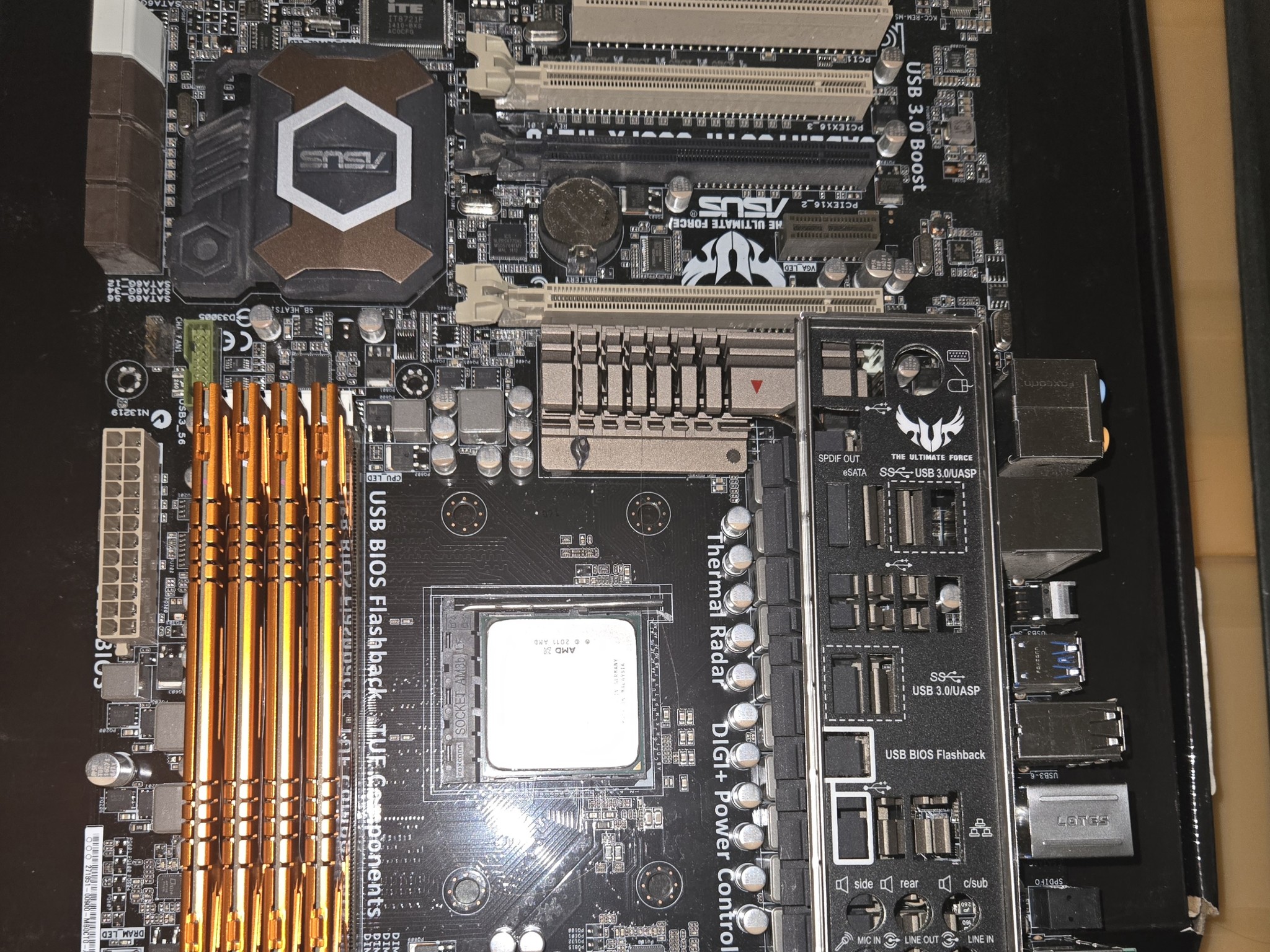 Asus Sabertooth 990fx r2.0 w AMD FX9590 & 32gb ddr3 Combo
