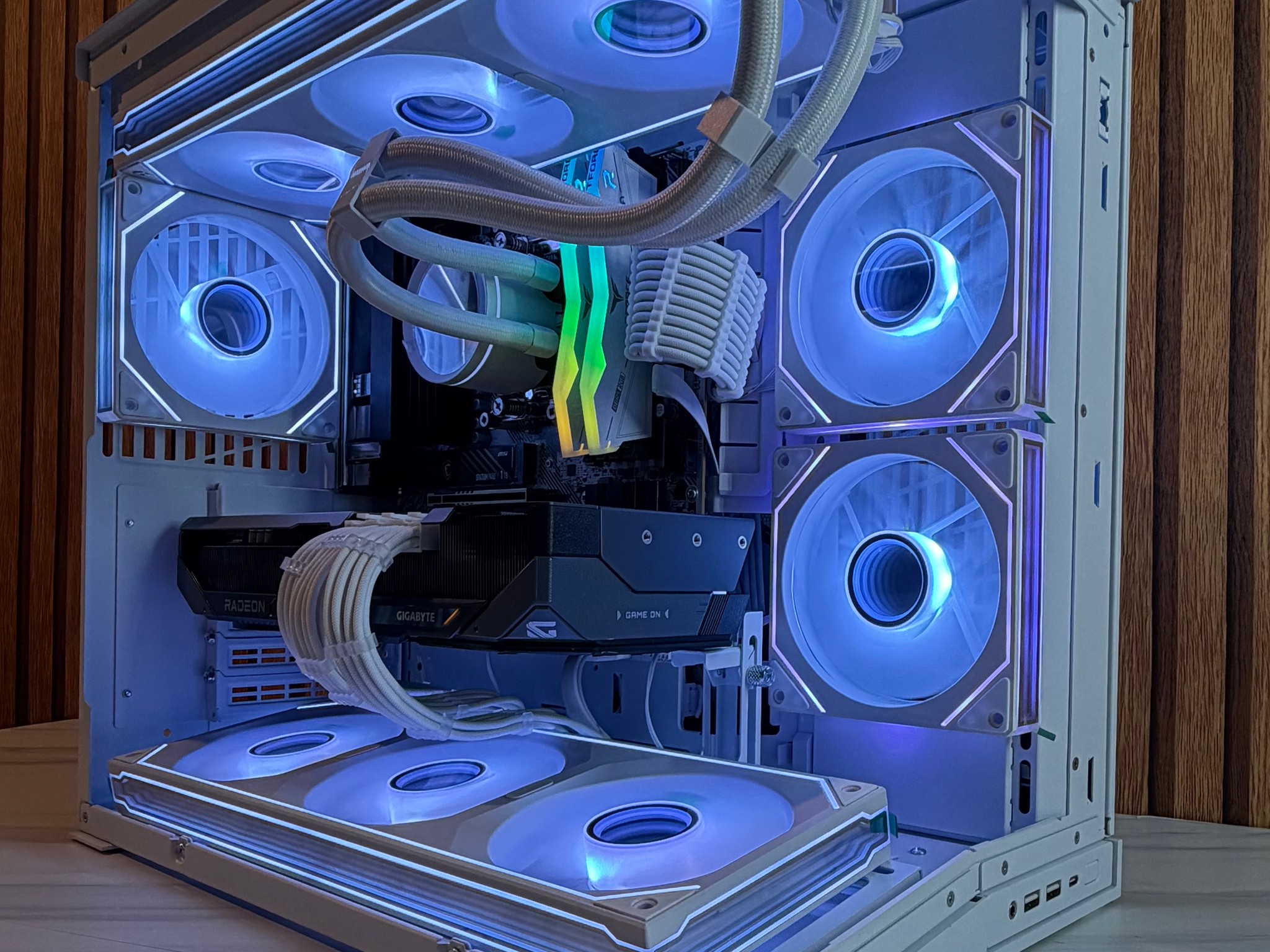 9070 XT 16GB | RYZEN 7 9800X3D | 16GB DDR5 | 1TB NVME | 360MM AIO | 850W
