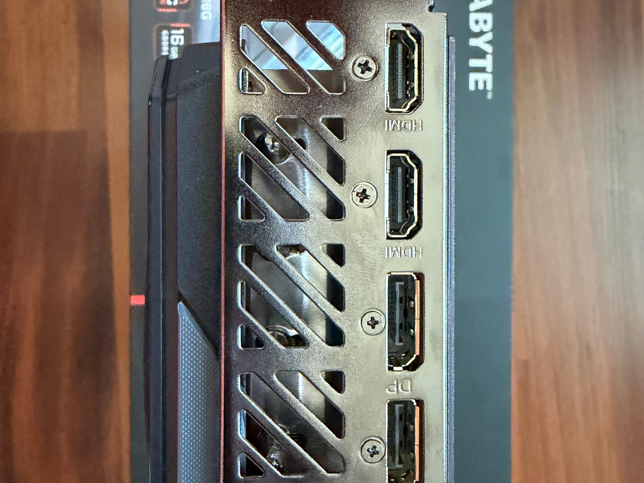 GIGABYTE RX 9070 XT GAMING OC 16G