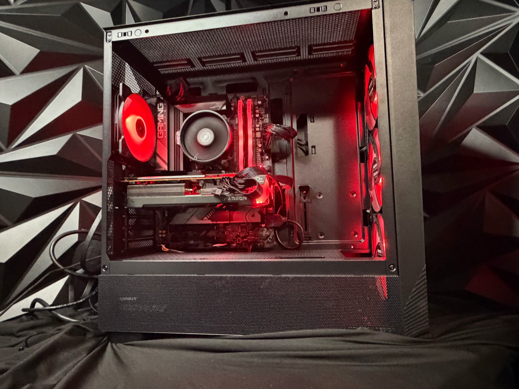 🖤⚡ G CARBON 8566 ⚡🖤| Ryzen 5 8500G| RX 6600XT | 1.5 TB NVMe| 16 GB DDR5| 650W PSU