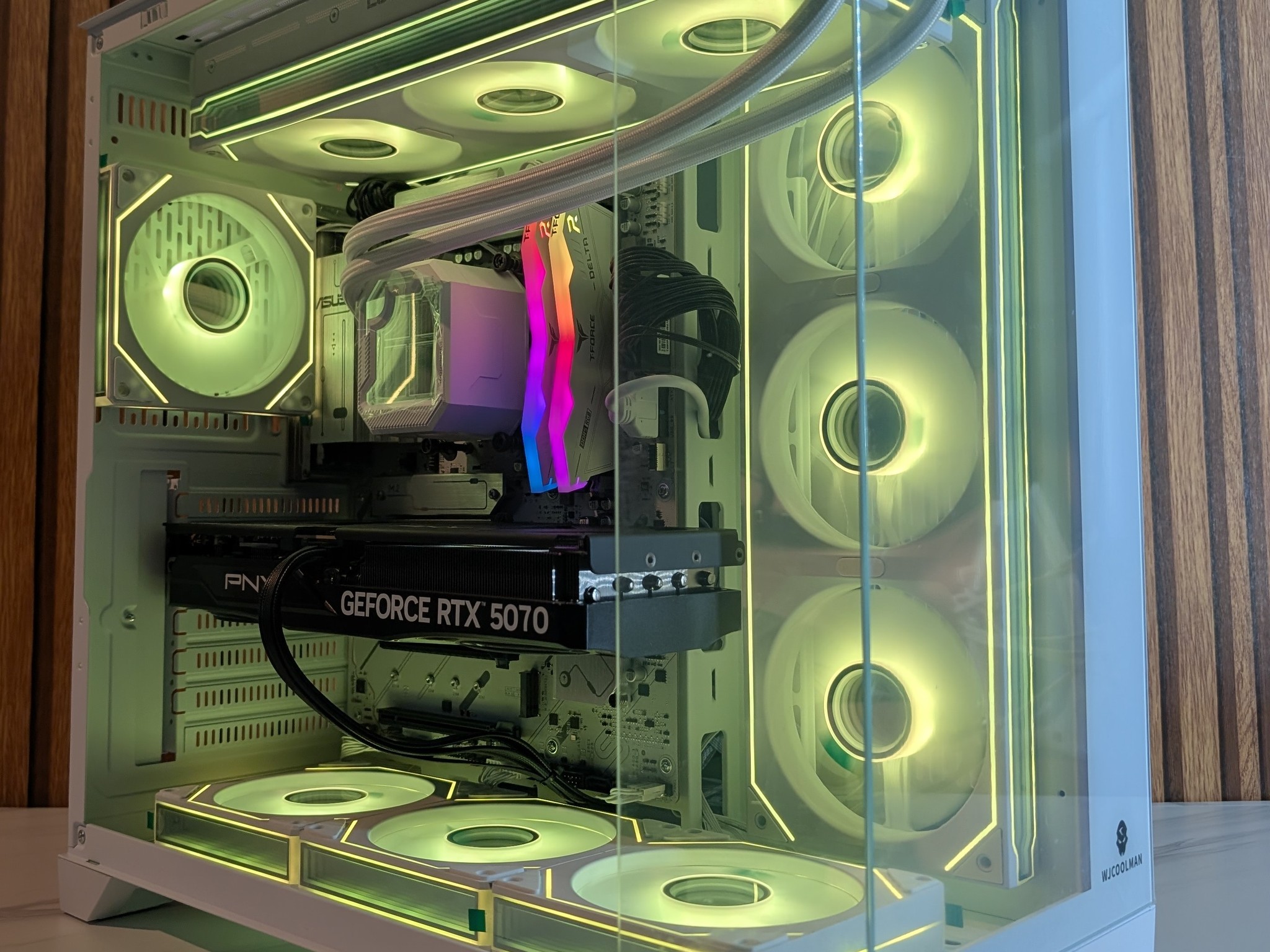 RTX 5070 | RYZEN 5 9600X | 16GB DDR5 | 1TB SSD | 360MM AIO