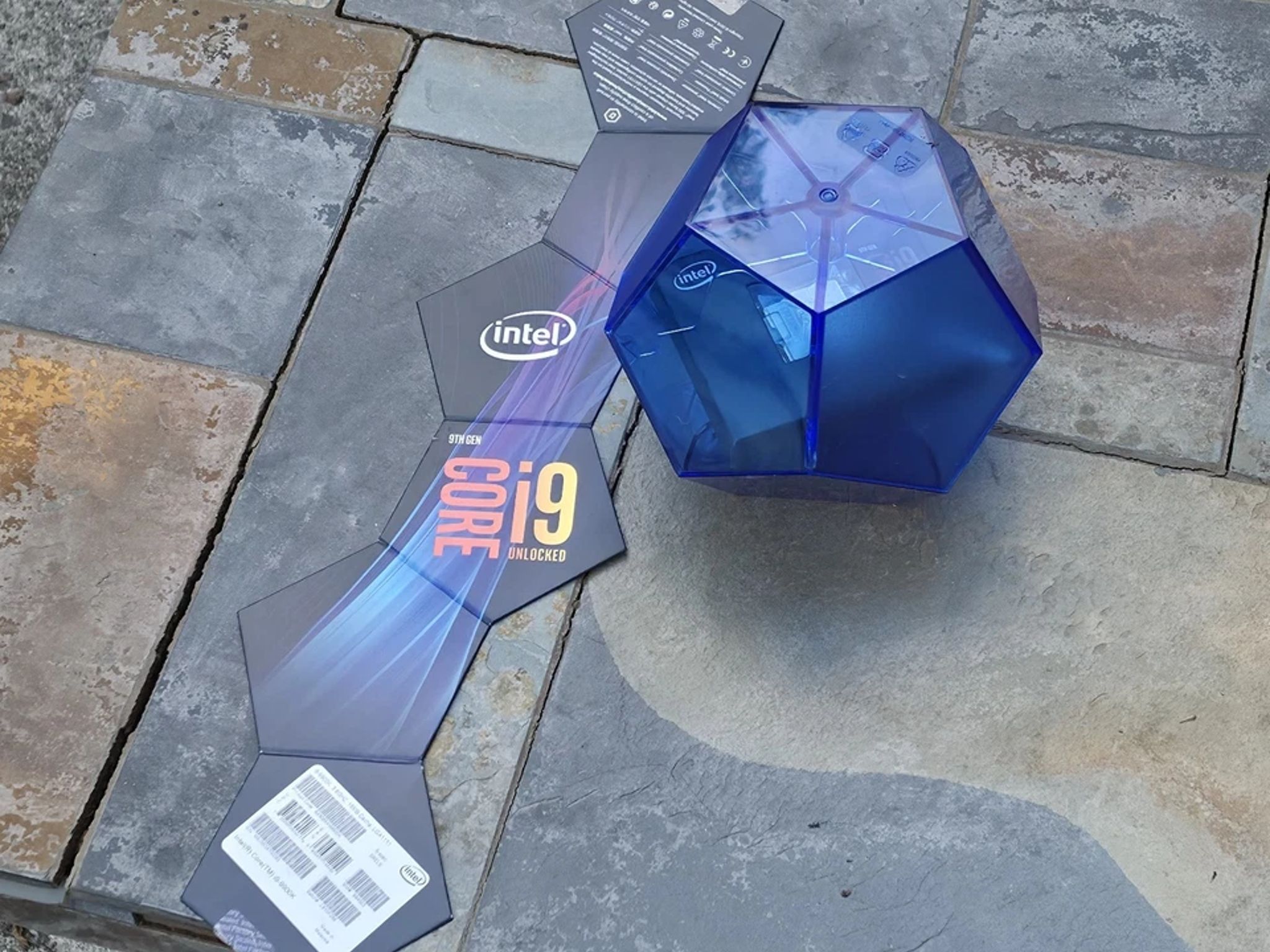 Intel Core I9-9900K with Dodecahedron Box Coffee Lake 8-Core 16-Thread LGA1151