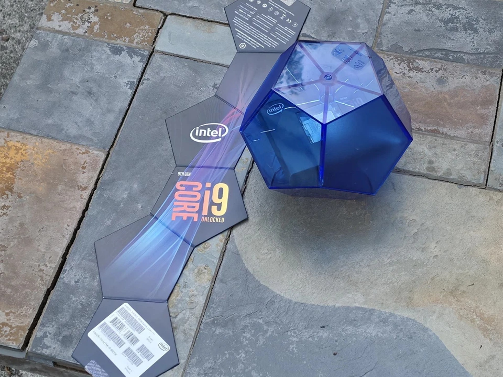 Intel Core I9-9900K with Dodecahedron Box Coffee Lake 8-Core 16-Thread LGA1151