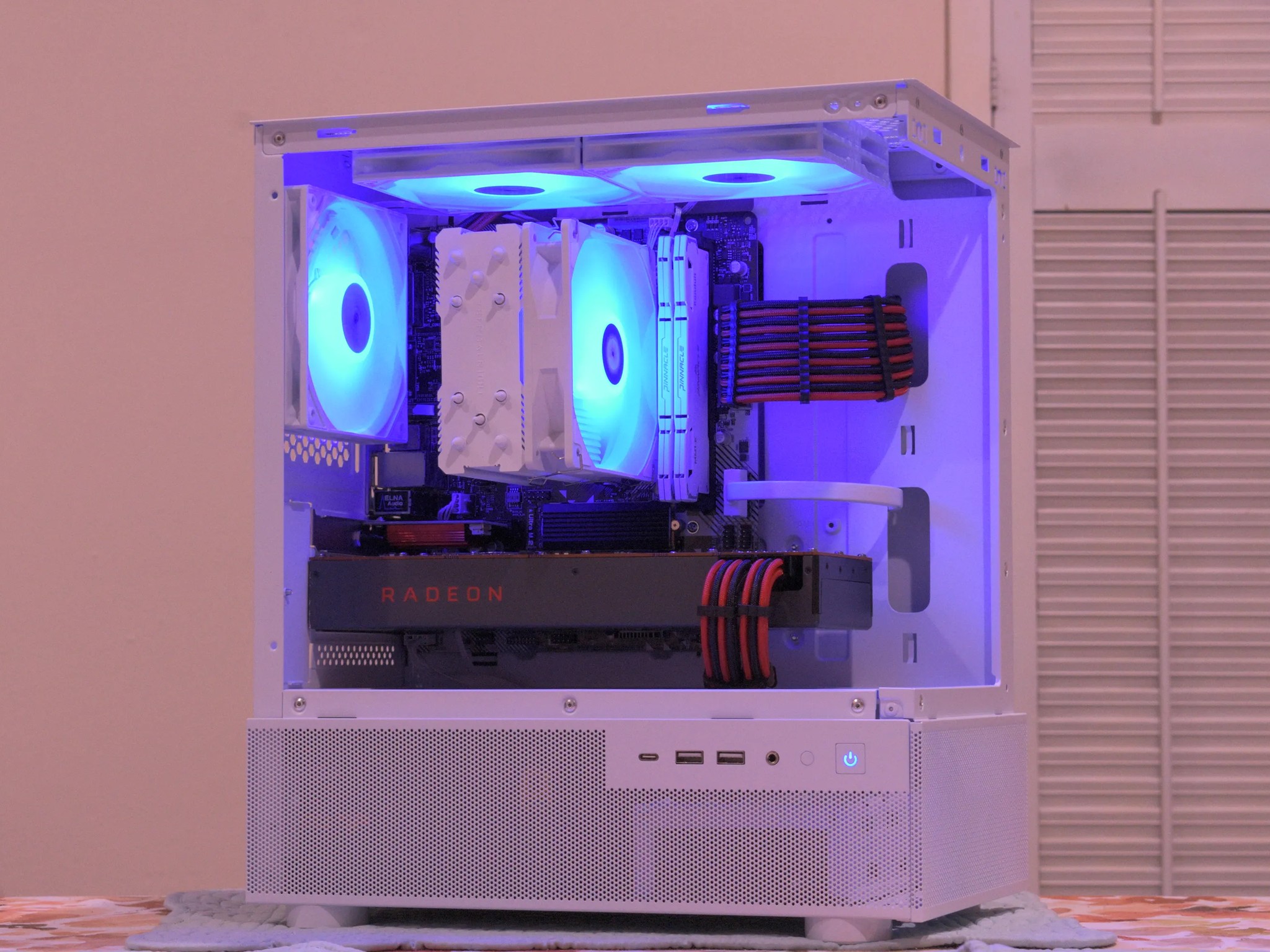 Gaming PC | Ryzen 5 3600 | AMD RX 5700 8GB | 16GB DDR4 | 1TB nVME SSD | 1080p White Gaming PC RGB