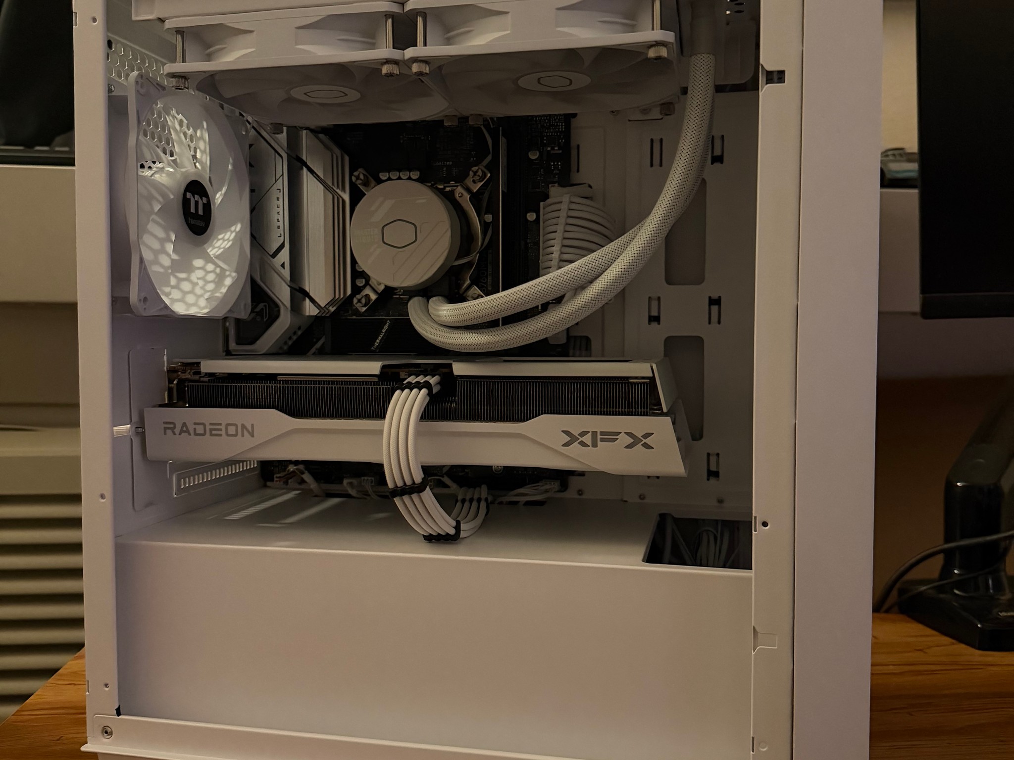 ❄️🧊 White Out 🧊❄️ Intel Gaming PC! i5-13600K | 9060XT 16GB | 1TB SSD | 16GB DDR4 | Free Shipping!