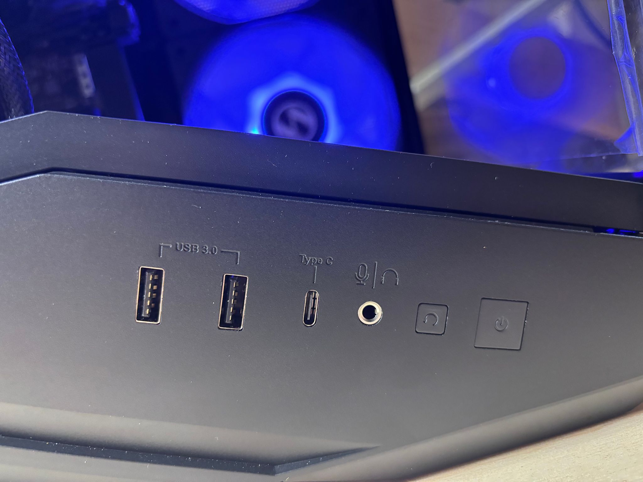 GeForce RTX 2080 Ti, Core i7, 2.5tb storage, 16gb ram