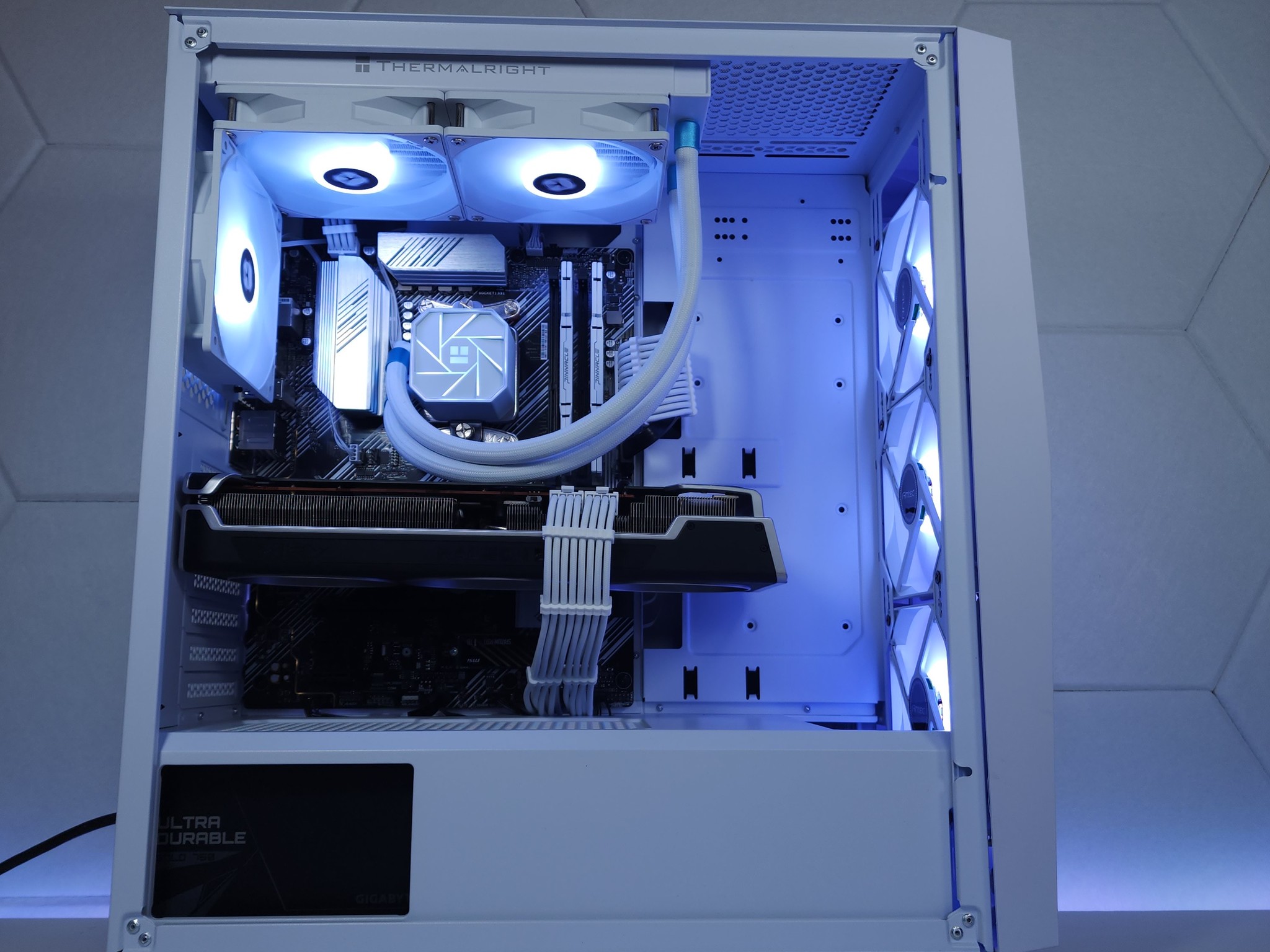 🤍💙RX 6700XT | Ryzen 5 5600G | 16GB 3200MHz | 1TB NVMe SSD