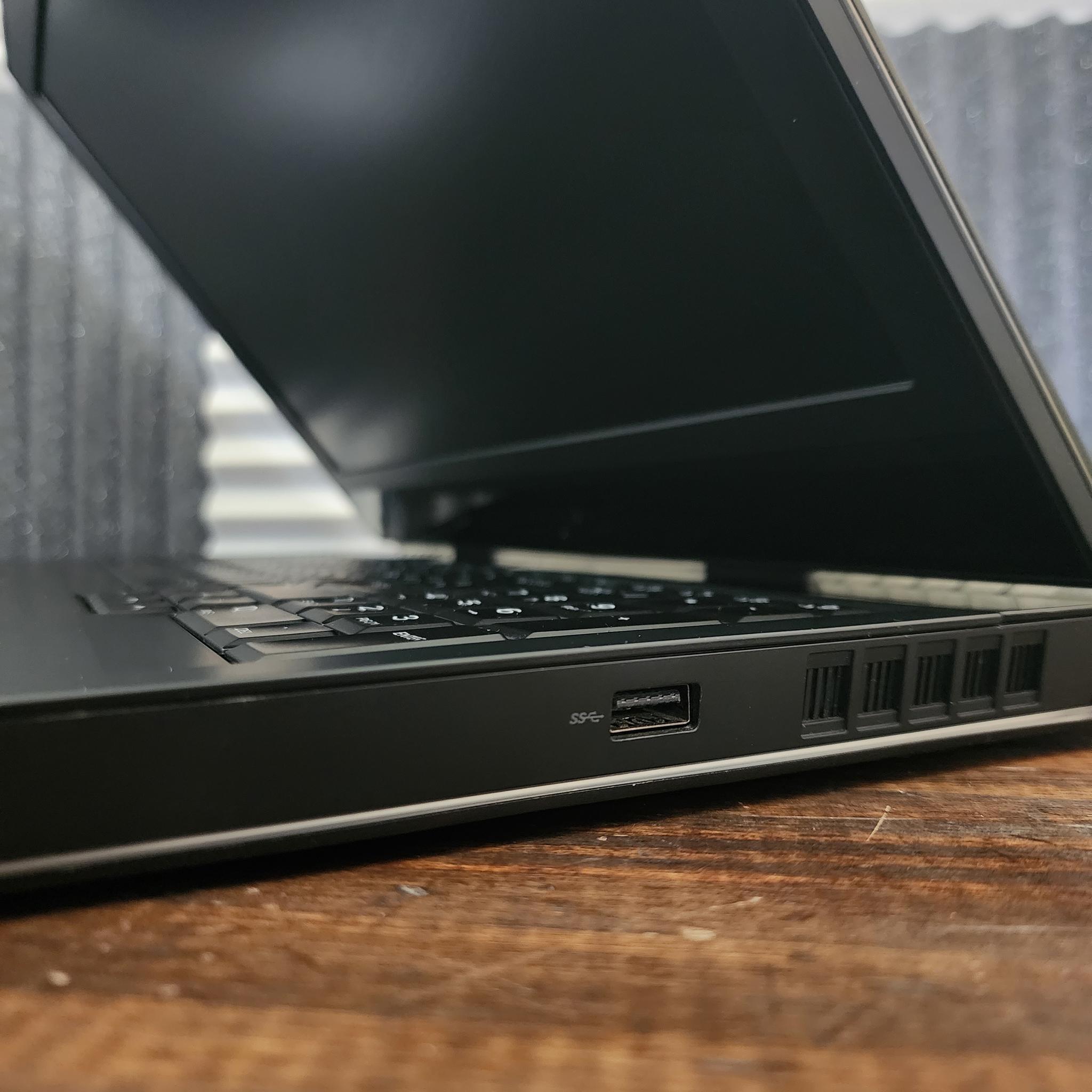 👽 GeForce GTX 1070 8GB // Intel Core i7 8750H // SK Hynix 16GB 2400MHz : Alienware 17 R5