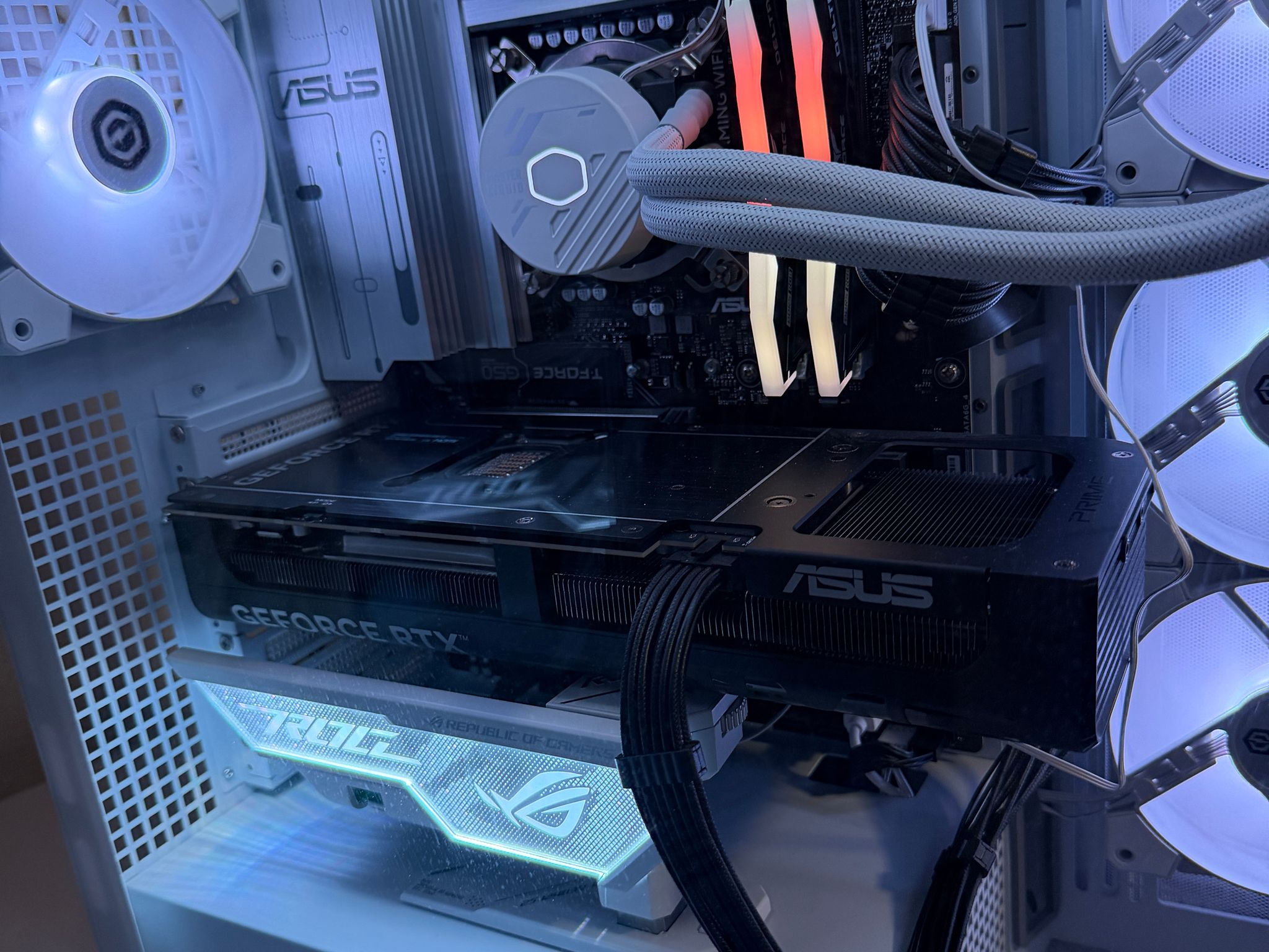 High-end gaming PC RTX 5080 Ultra 9 285k 64GB DDR5 RAM