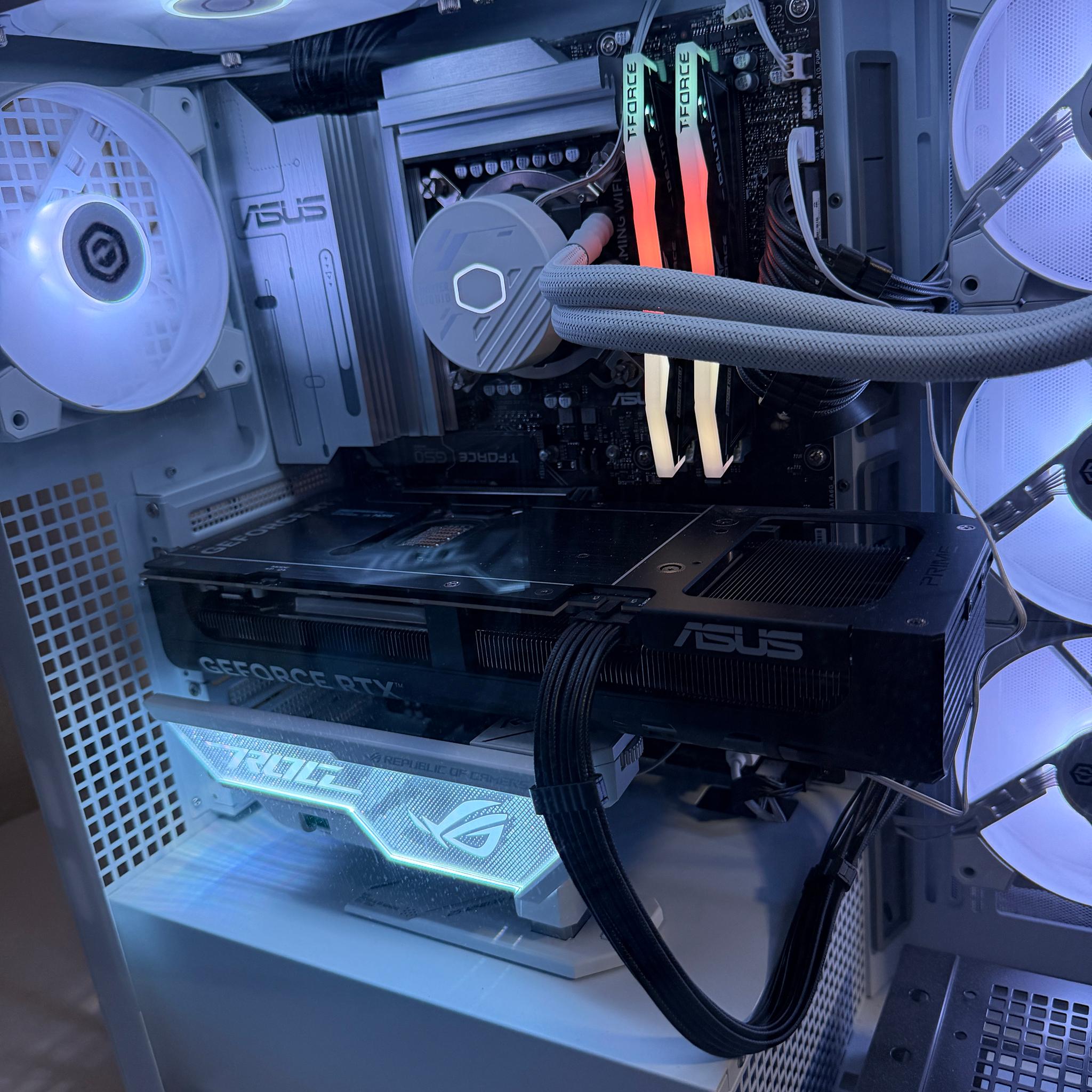 High-end gaming PC RTX 5080 Ultra 9 285k 64GB DDR5 RAM