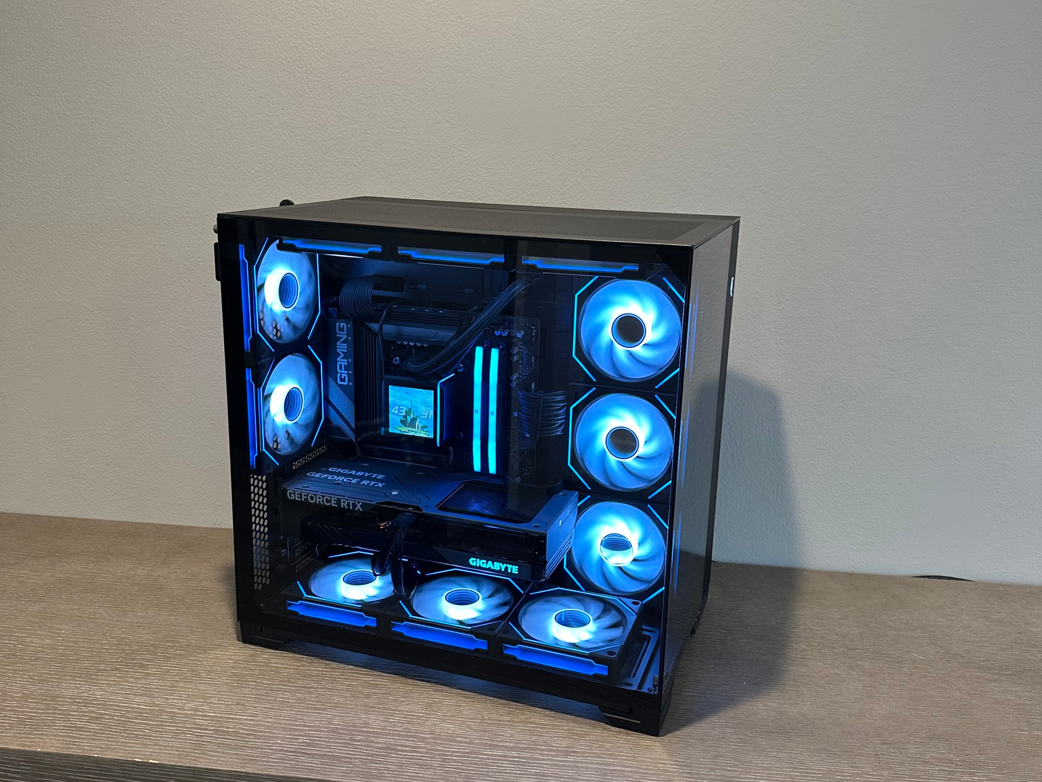 CUSTOM BUILT GAMING PC - RTX 4070 - RYZEN 7 9700X - 32GB DDR5