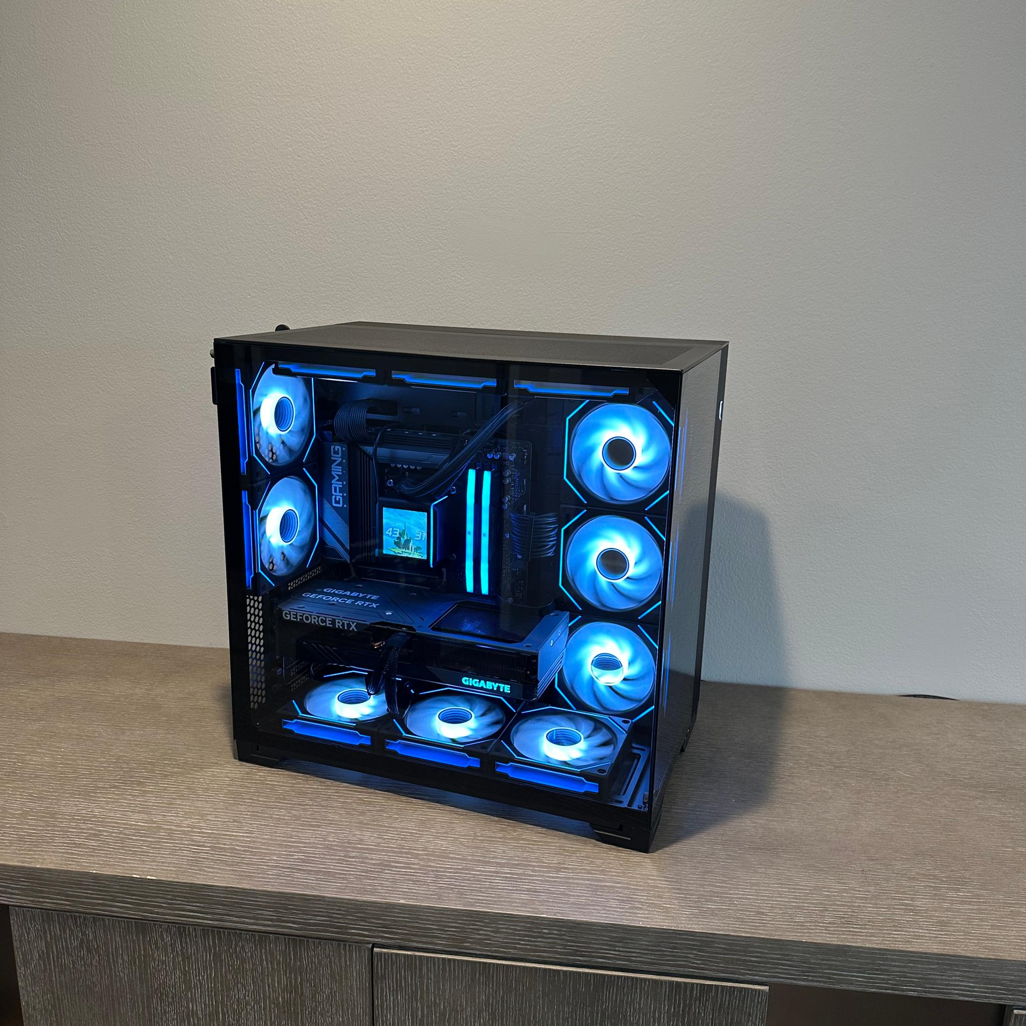 CUSTOM BUILT GAMING PC - RTX 4070 - RYZEN 7 9700X - 32GB DDR5