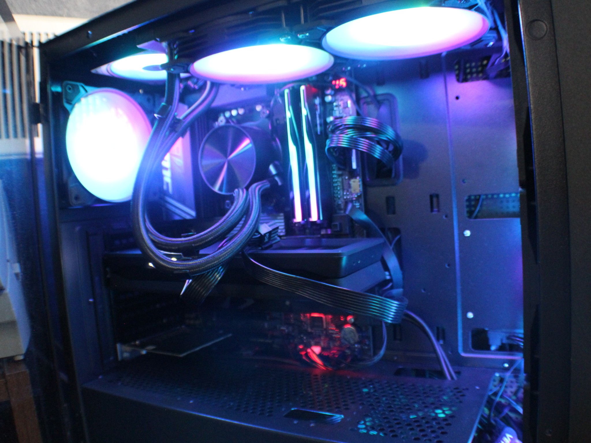 RYZEN 9 7950X3D / GIGABYTE X870 AUROS ELITE WIFI7 / INTEL ARC B580OS EL