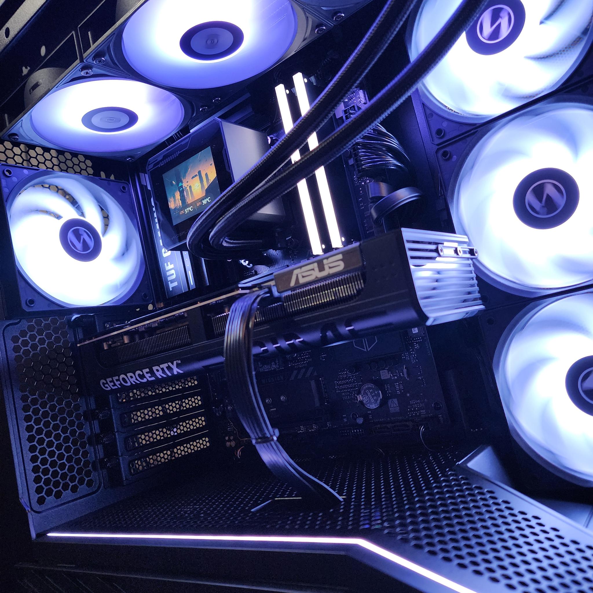 RTX 5070 Ti / Ryzen 7 9800X3D / 32GB DDR5 RAM / 2TB NVMe