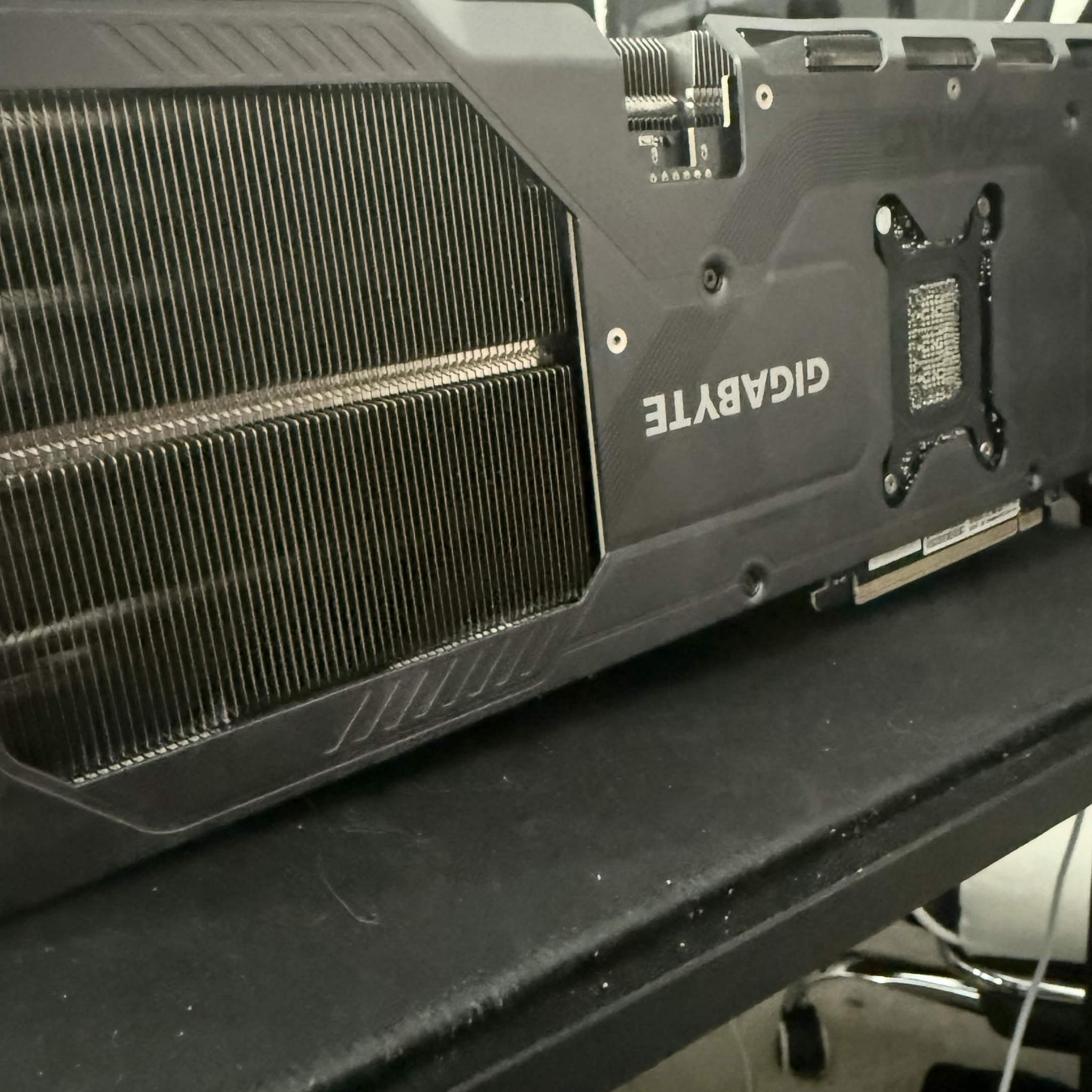 GIGABYTE GeForce RTX 5080 GAMING OC 16G