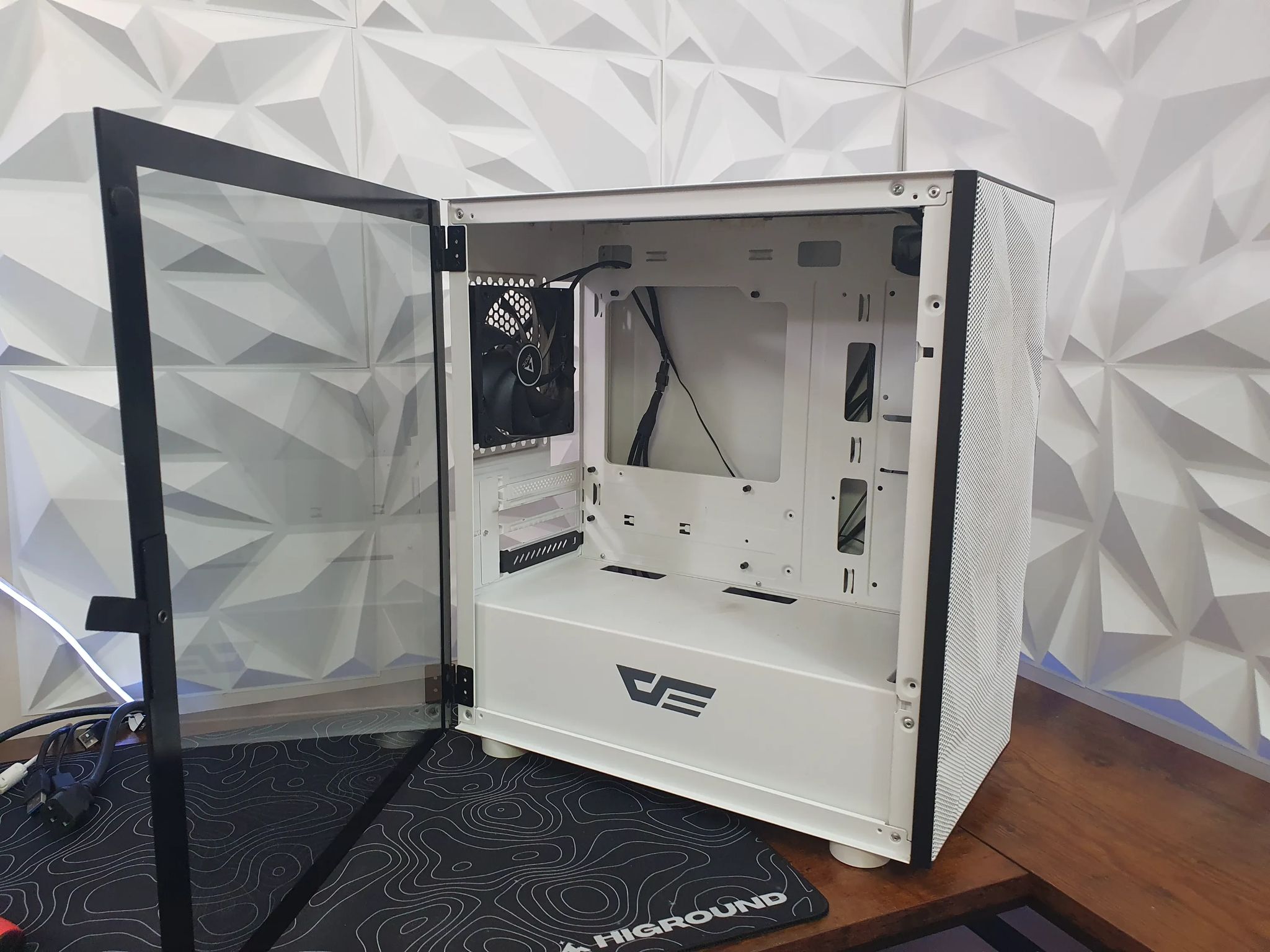 White Micro ATX PC Case (**Lose Front panel**)