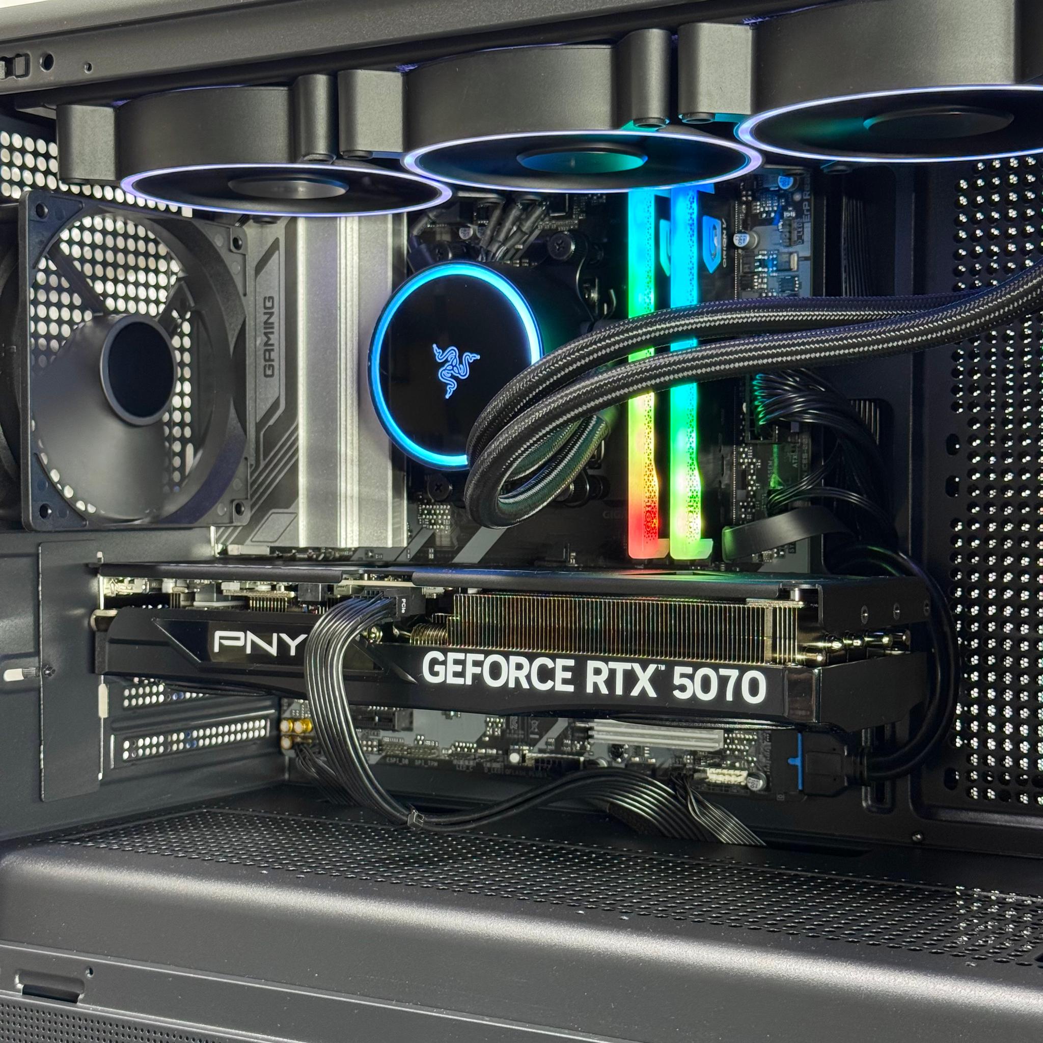 Rtx 5070 / Ryzen 9 7900X3D / 32GB 5200MHz DDR5 / 1Tb crucial Nvme / Windows 11 pro