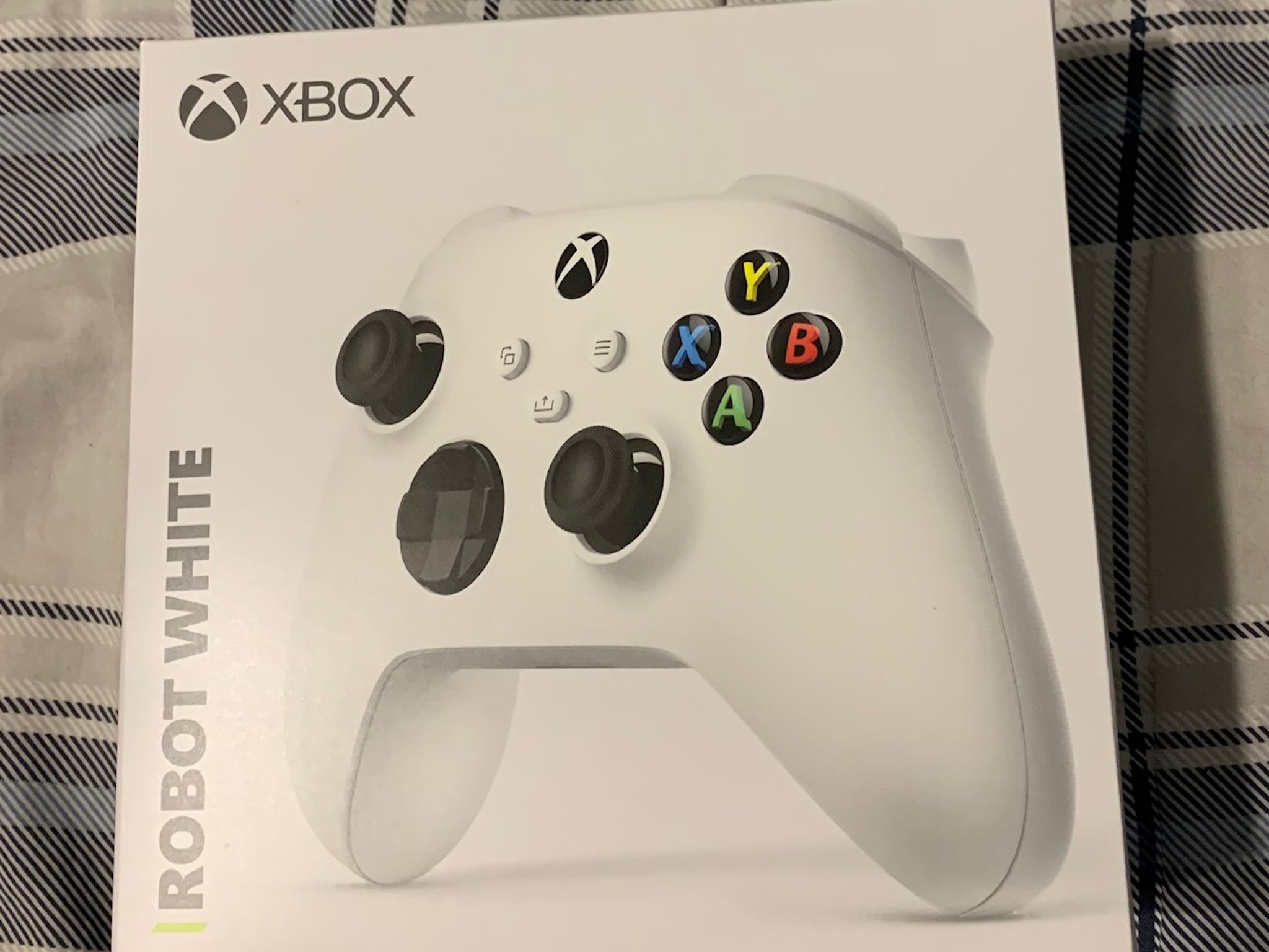 xbox series x/s/one/pc controller in robot white (new and sealed)